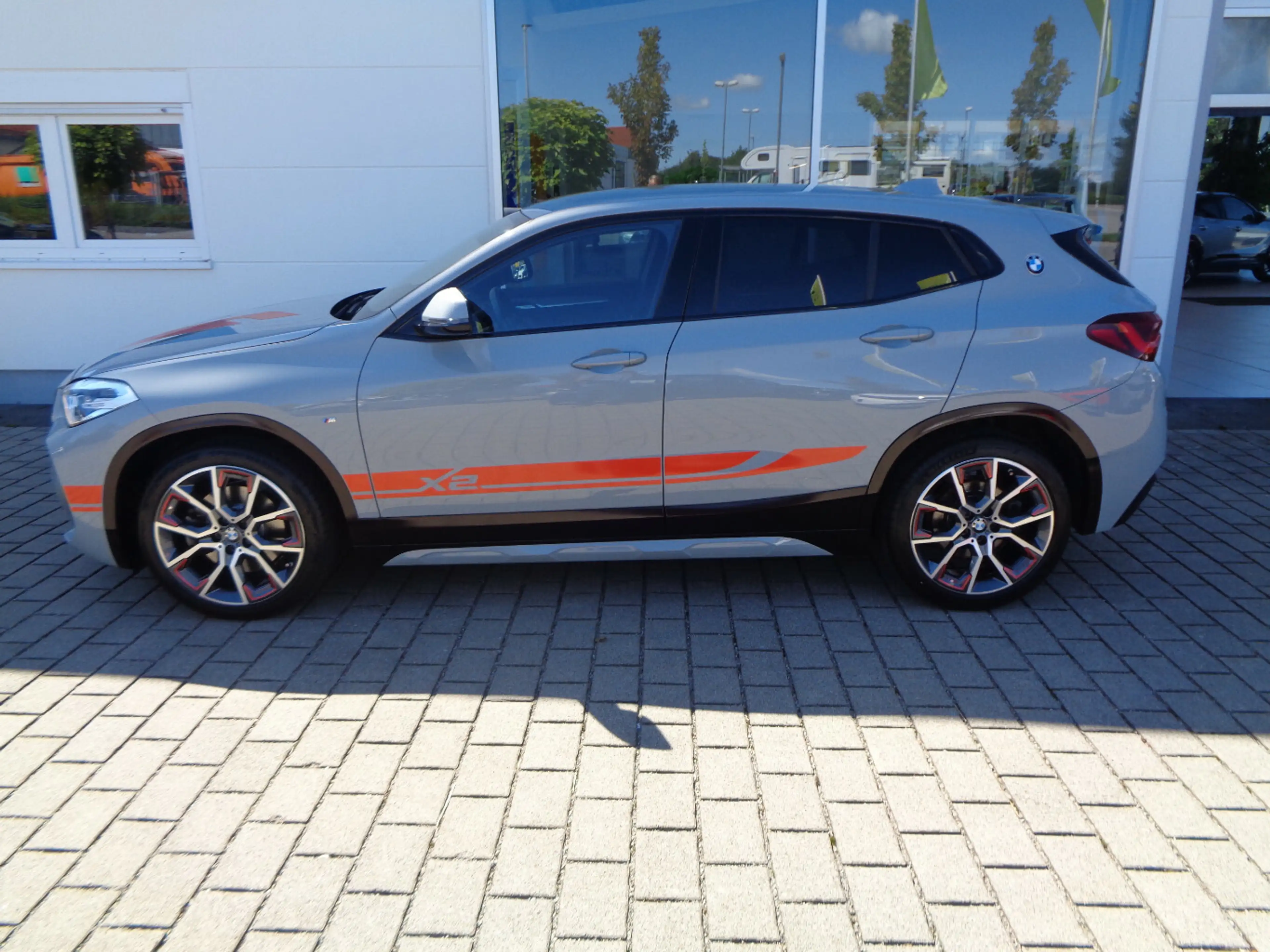 BMW X2 sDrive 20 i Advantage — photo 7
