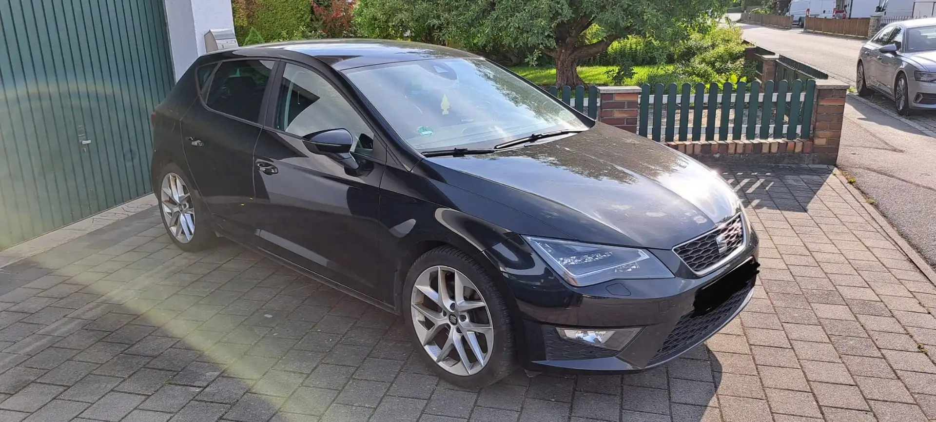 SEAT Leon Leon  5-Türer 1.8 TSI Start Schwarz - 2