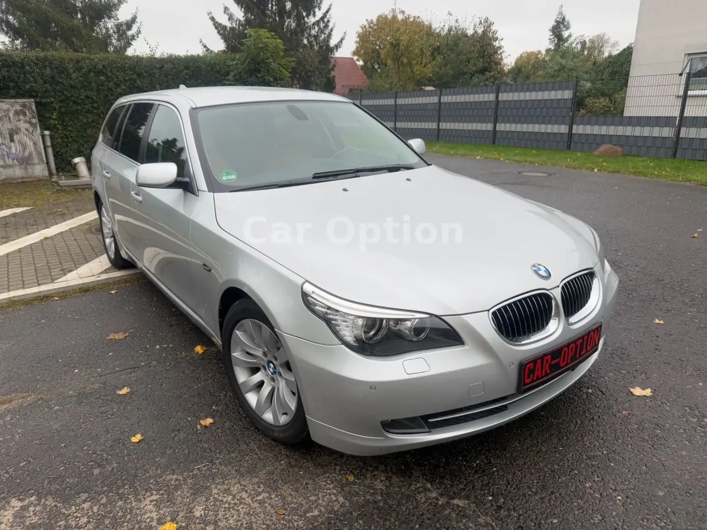 BMW 530 i Touring/Leder/Automatik/Soft-Close/Xenon Silber - 2