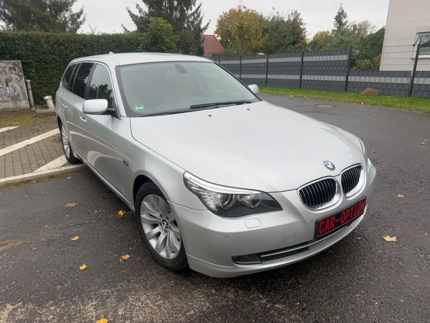 BMW 530 i Touring/Leder/Automatik/Soft-Close/Xenon Silber - 2