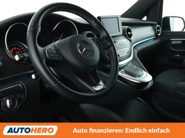 Mercedes-Benz V-Class view 11