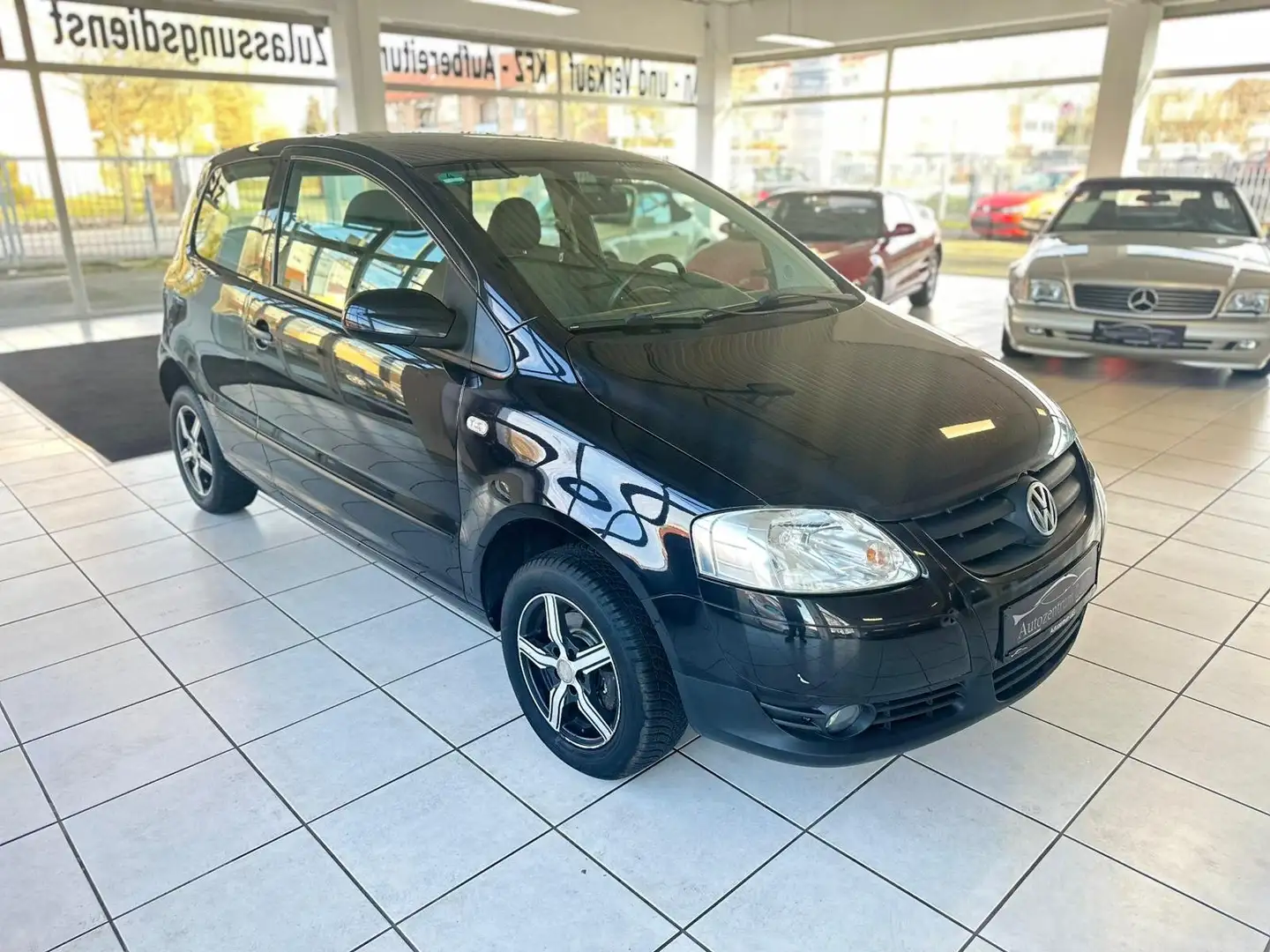 Volkswagen Fox Basis Schwarz - 1