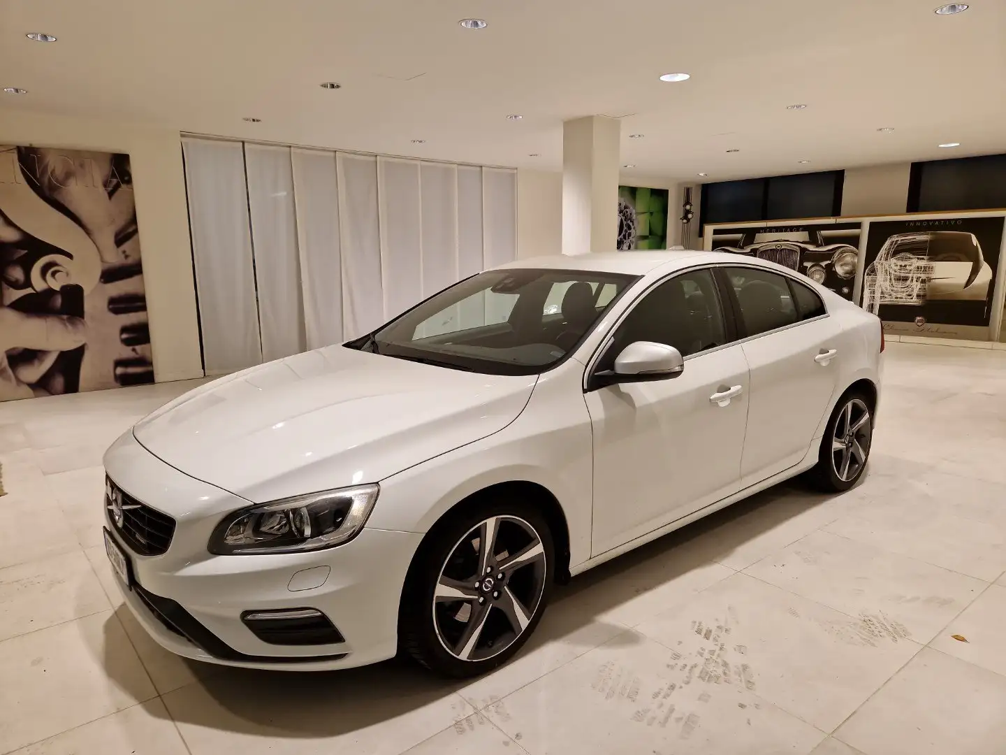 Volvo S60 D4 R-design 180cv Navi Xeno Cruise Blis Cerchi 18” Bianco - 1