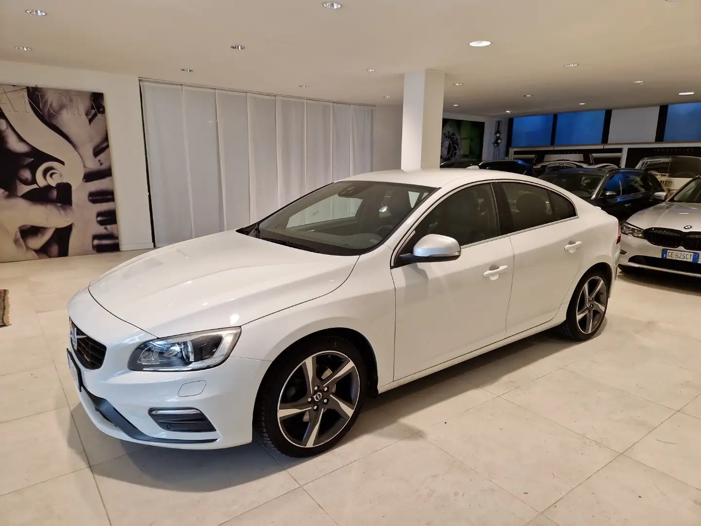 Volvo S60 D4 R-design 180cv Navi Xeno Cruise Blis Cerchi 18” Alb - 1