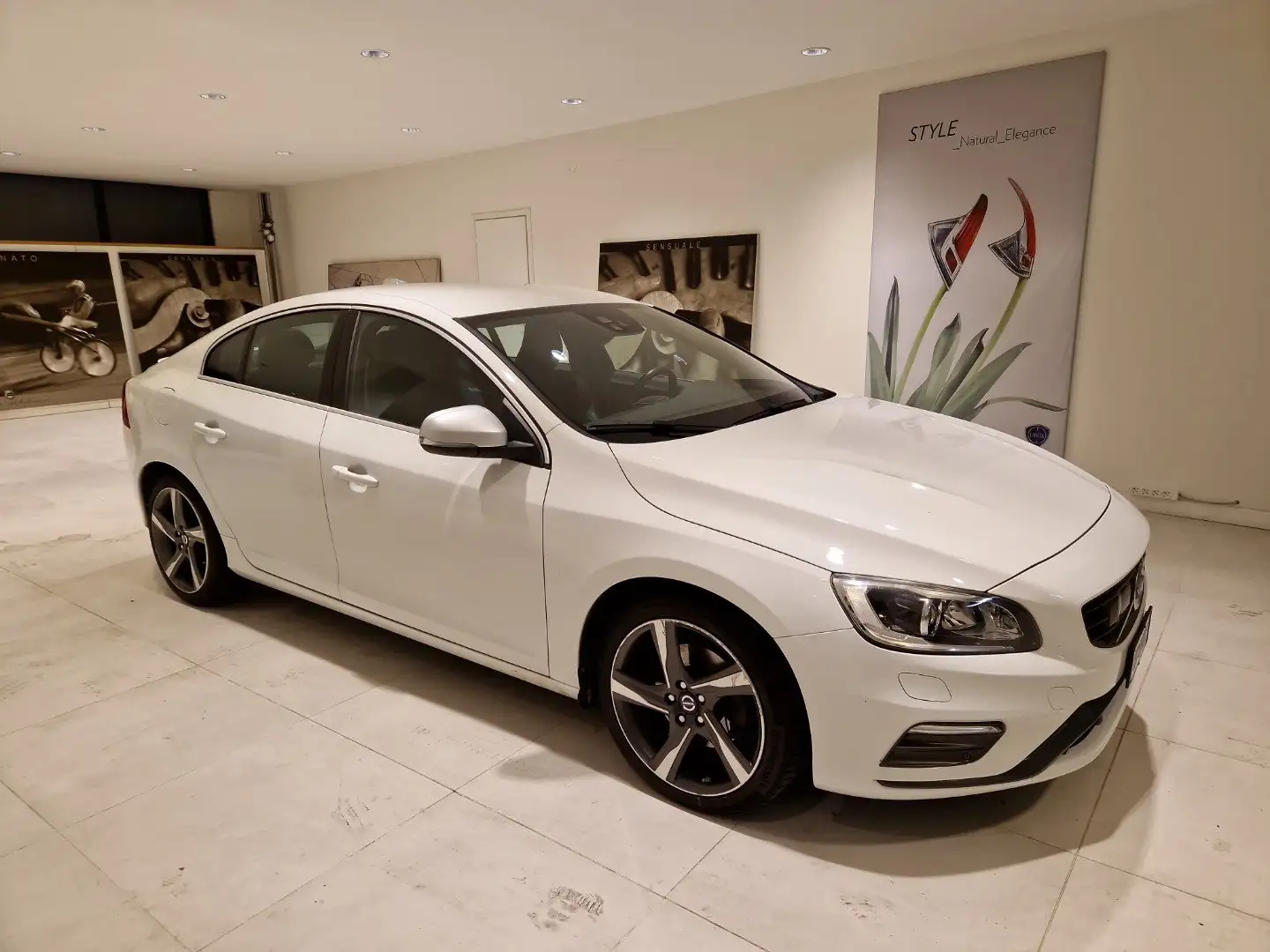 Volvo S60 D4 R-design 180cv Navi Xeno Cruise Blis Cerchi 18” Bianco - 2