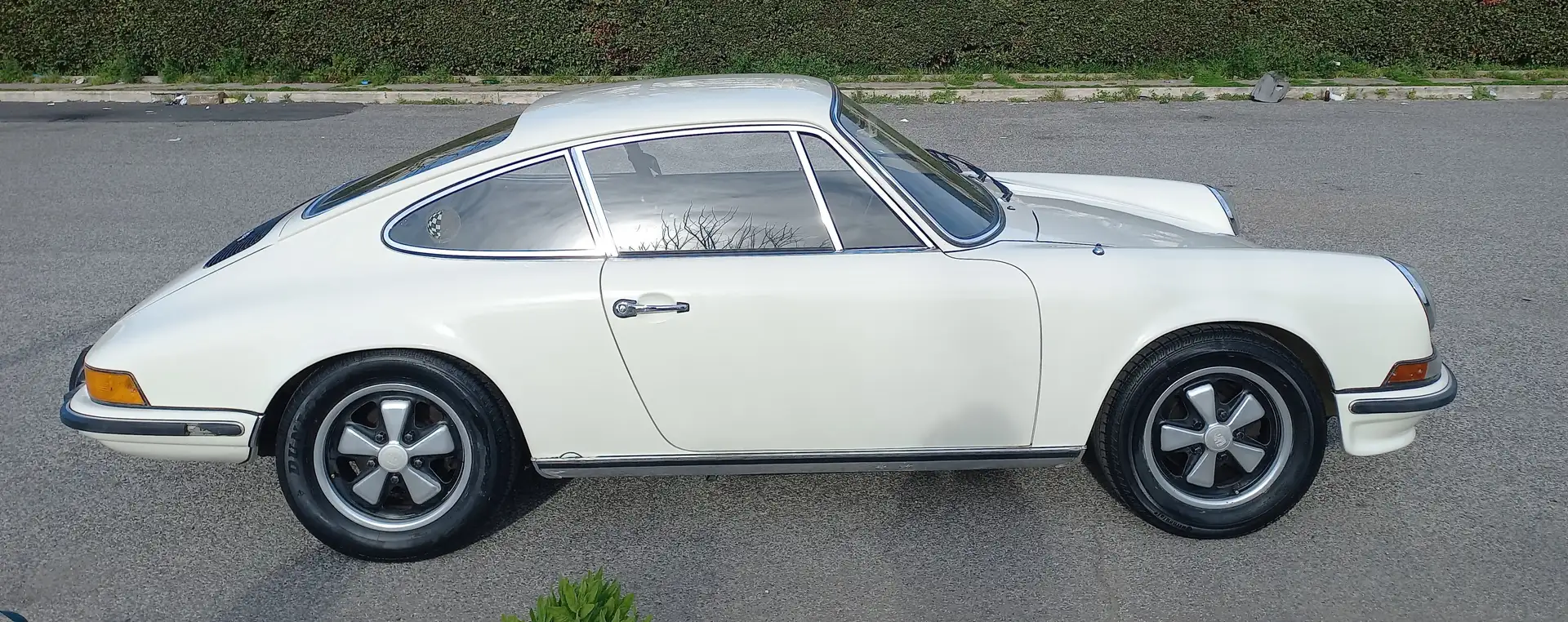 Porsche 911 2.4 T - 2