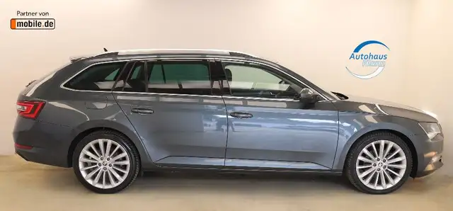 Skoda Superb view 5