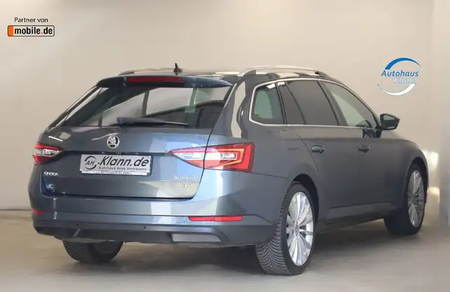 Skoda Superb view 8