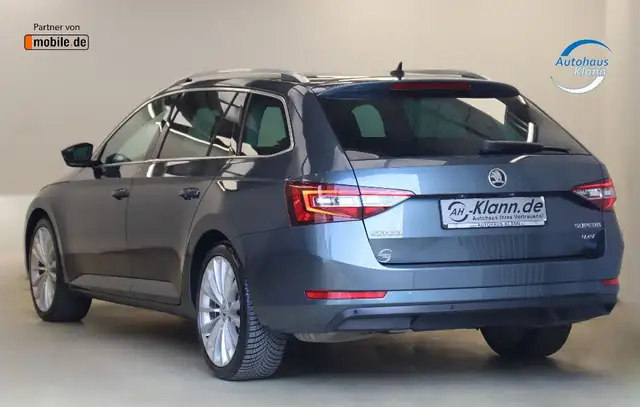 Skoda Superb view 6