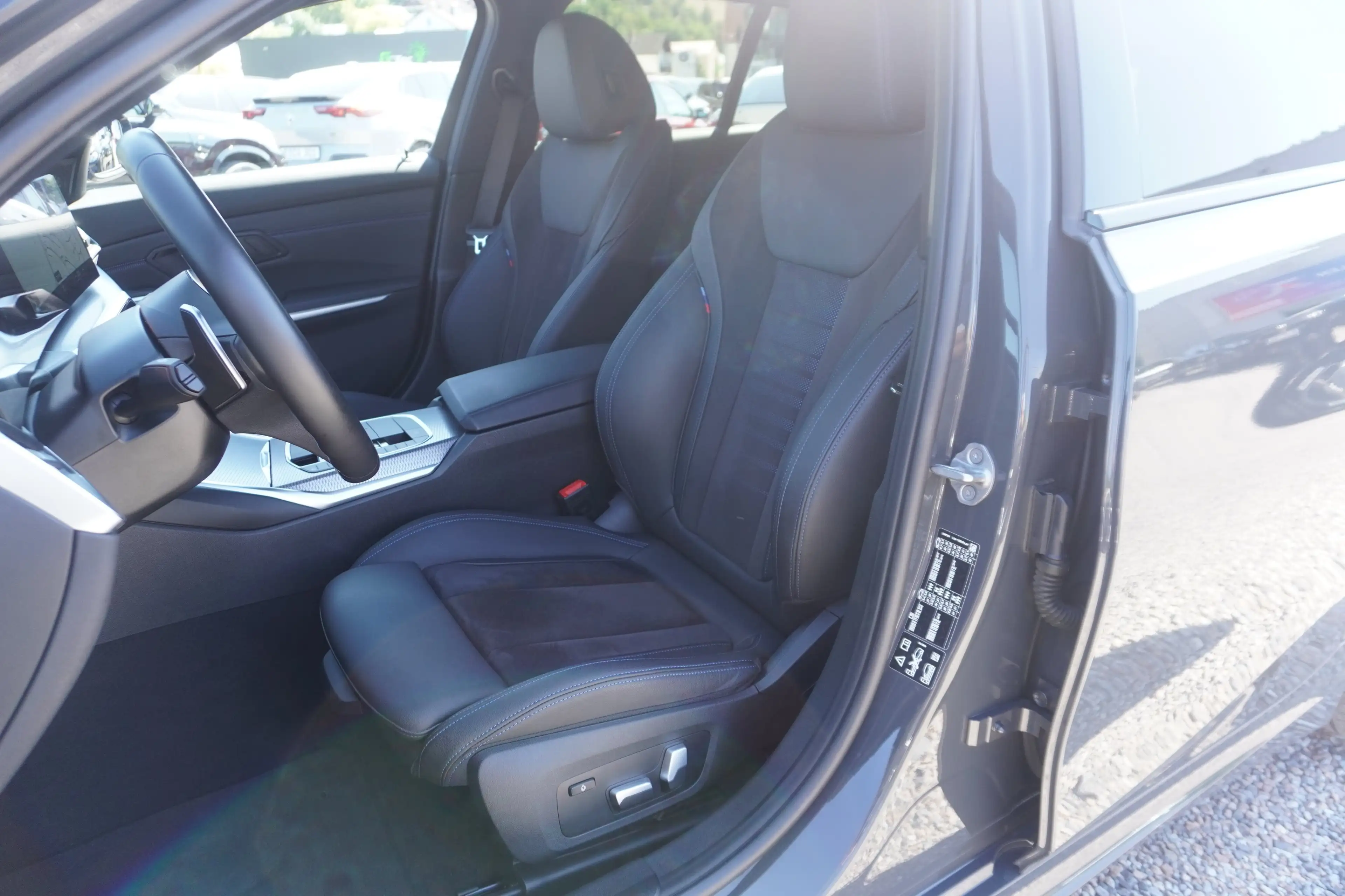 BMW 340 M340i xDrive Touring — photo 12