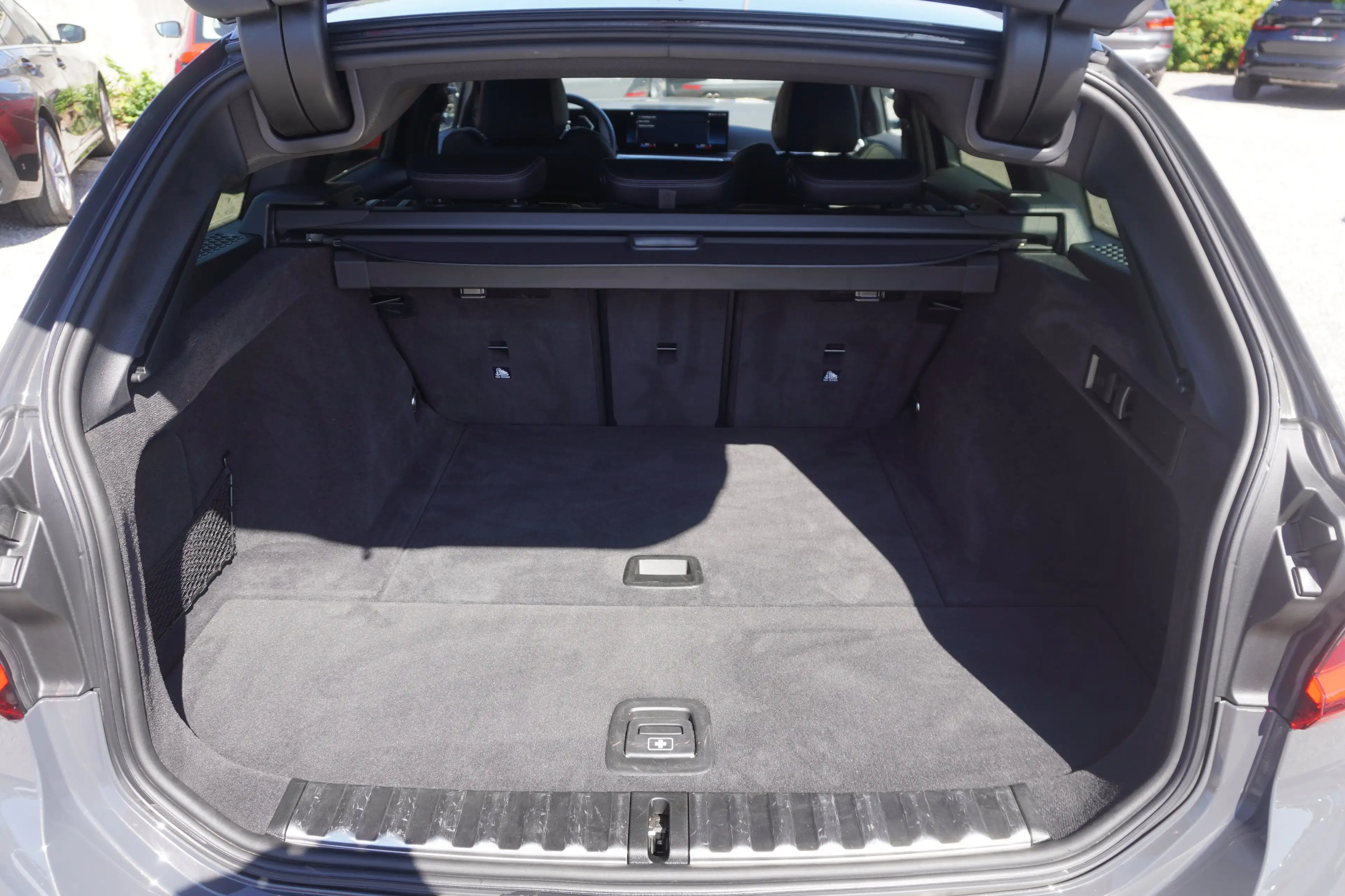 BMW 340 M340i xDrive Touring — photo 11