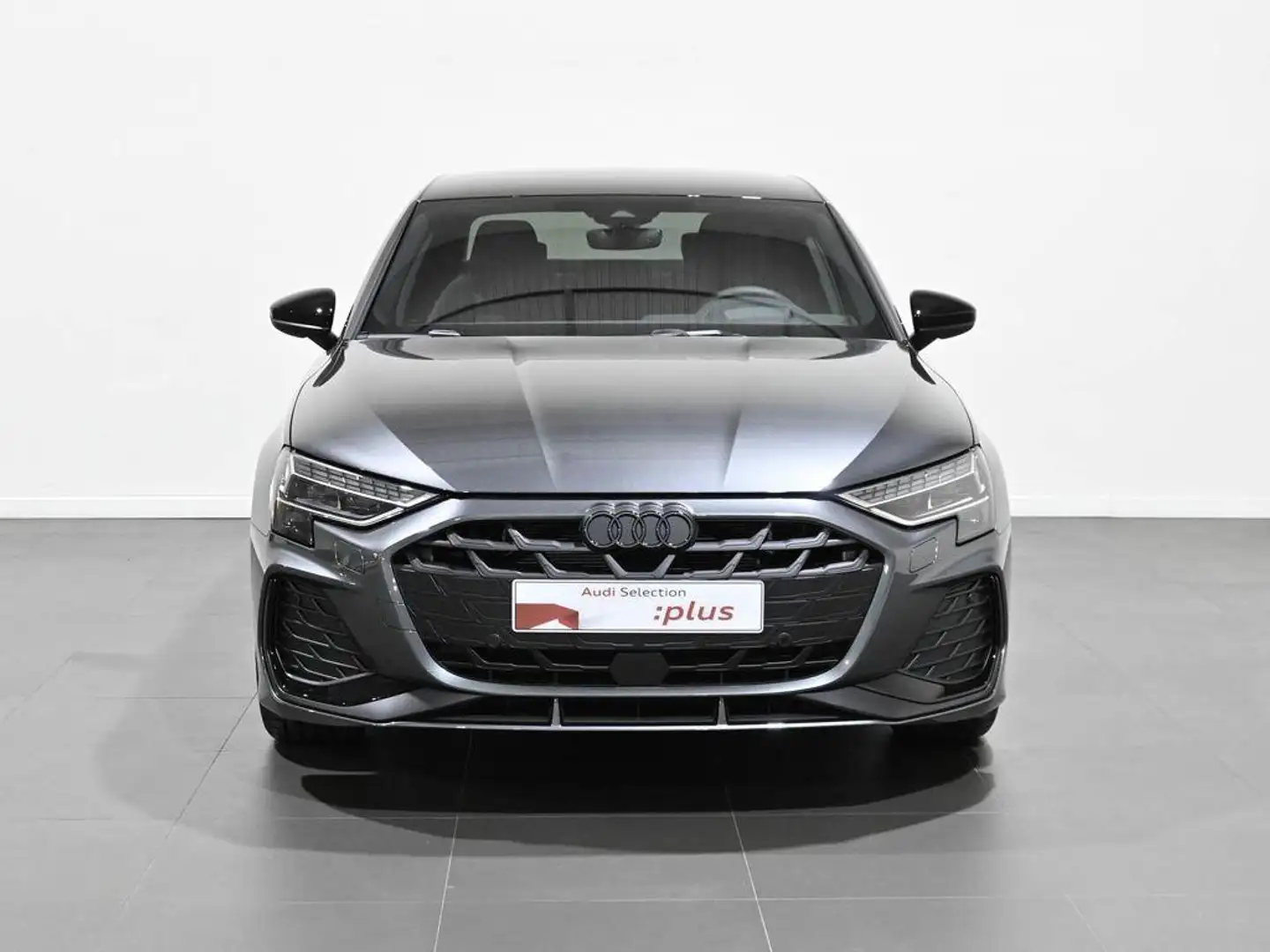 Audi A3 Sedán 35 TFSI Black line edition S tronic Gris - 2