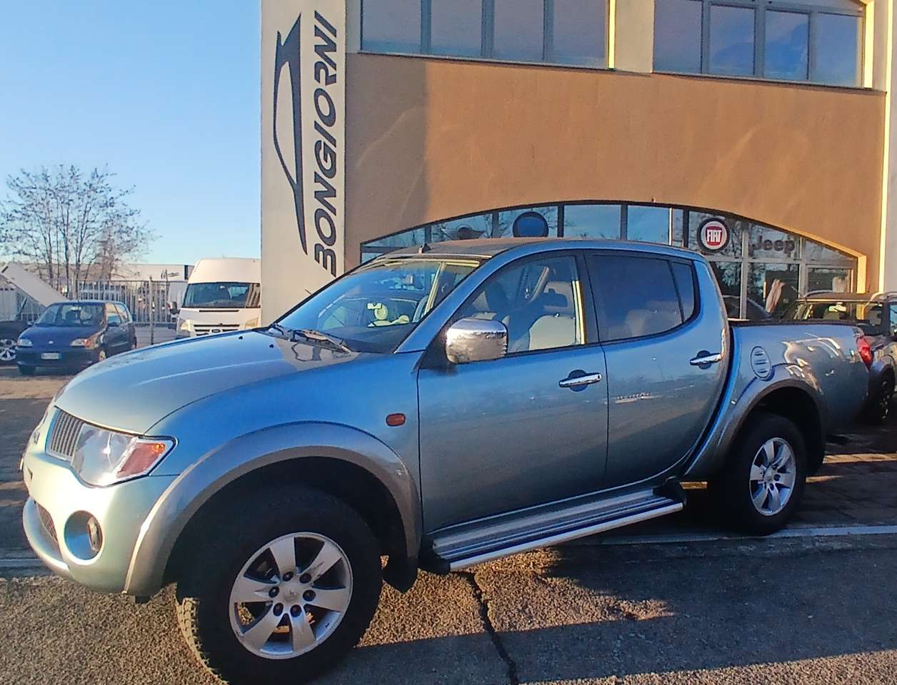 Mitsubishi L200 2,5 DI-D 136cv double cab intense autocarro5 posti
