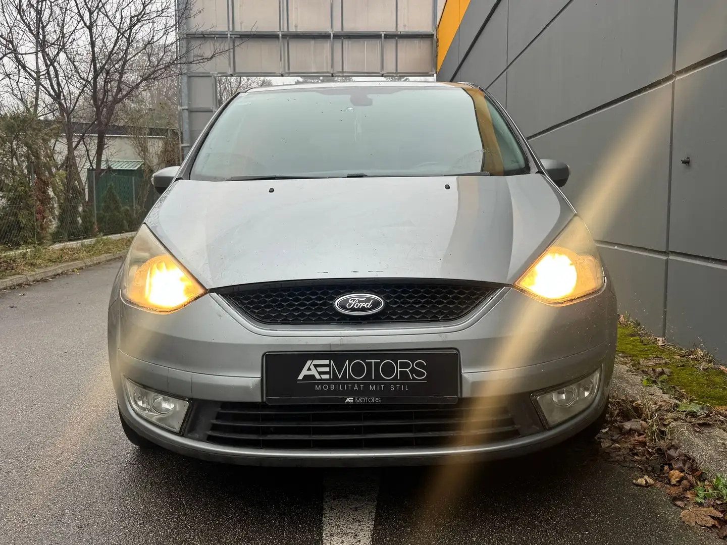Ford Galaxy / / 7-Sitzer  / PICKERL / KREDIT // Grau - 2