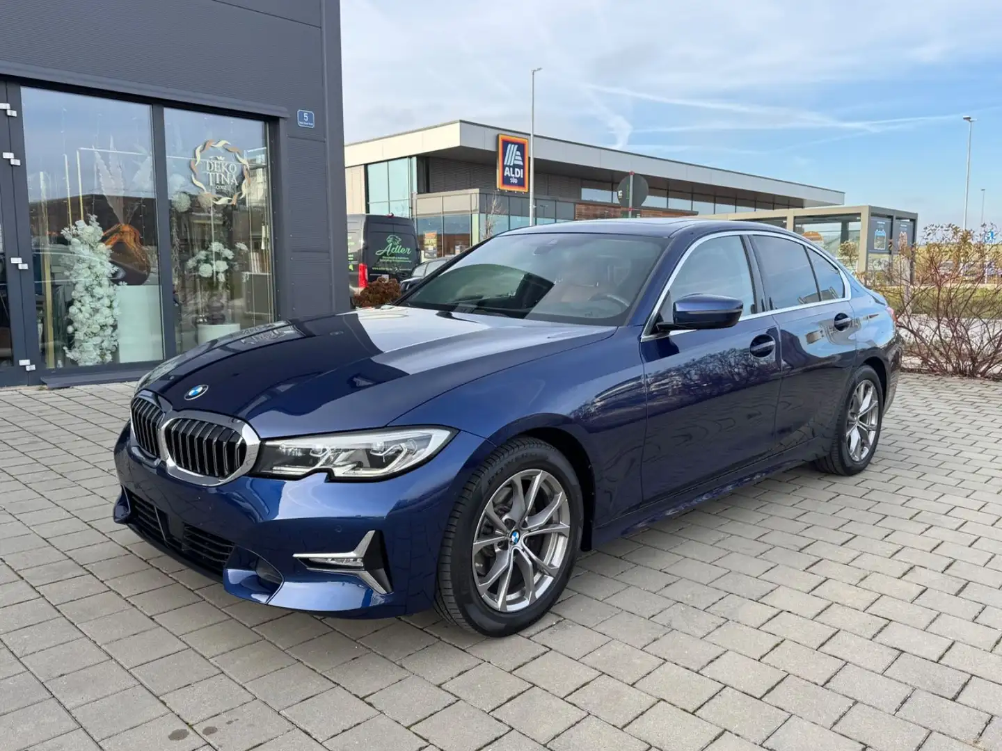 BMW 320 Baureihe 3 Lim. 320 d Luxury Line"M Lenkrad Blau - 1