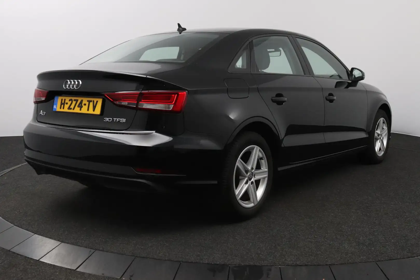 Audi A3 Limousine 30 TFSI Pro Line Zwart - 2
