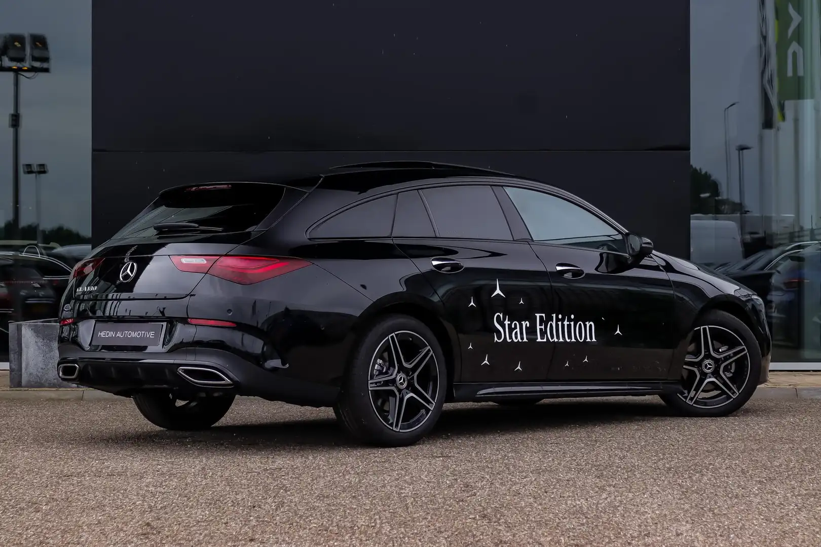 Mercedes-Benz CLA 180 CLA Shooting Brake Automaat Star Edition AMG Line Zwart - 2