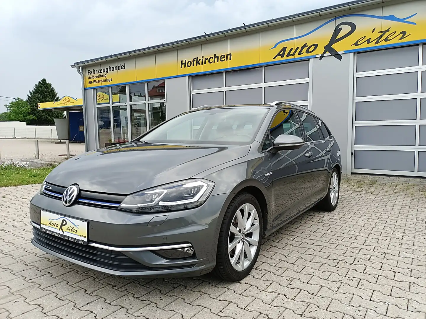 Volkswagen Golf Variant Highline 1,5 TSI ACT BlueMotion DSG *LED*ACC*RF... Grau - 1