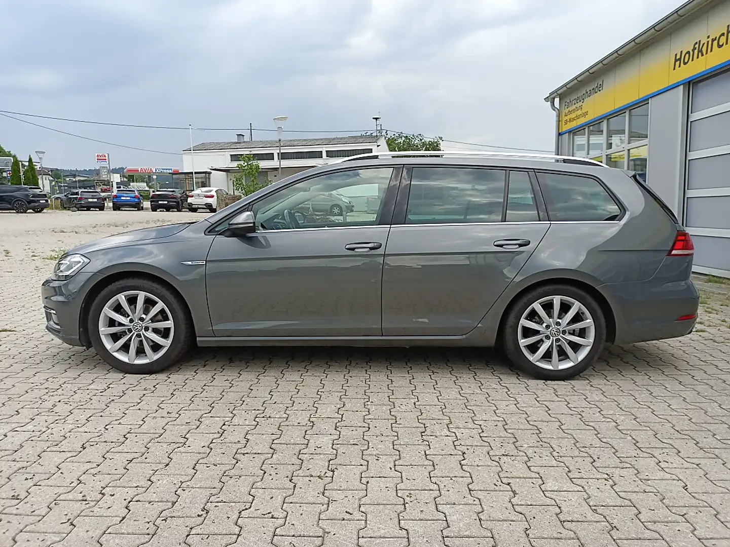 Volkswagen Golf Variant Highline 1,5 TSI ACT BlueMotion DSG *LED*ACC*RF... Grau - 2