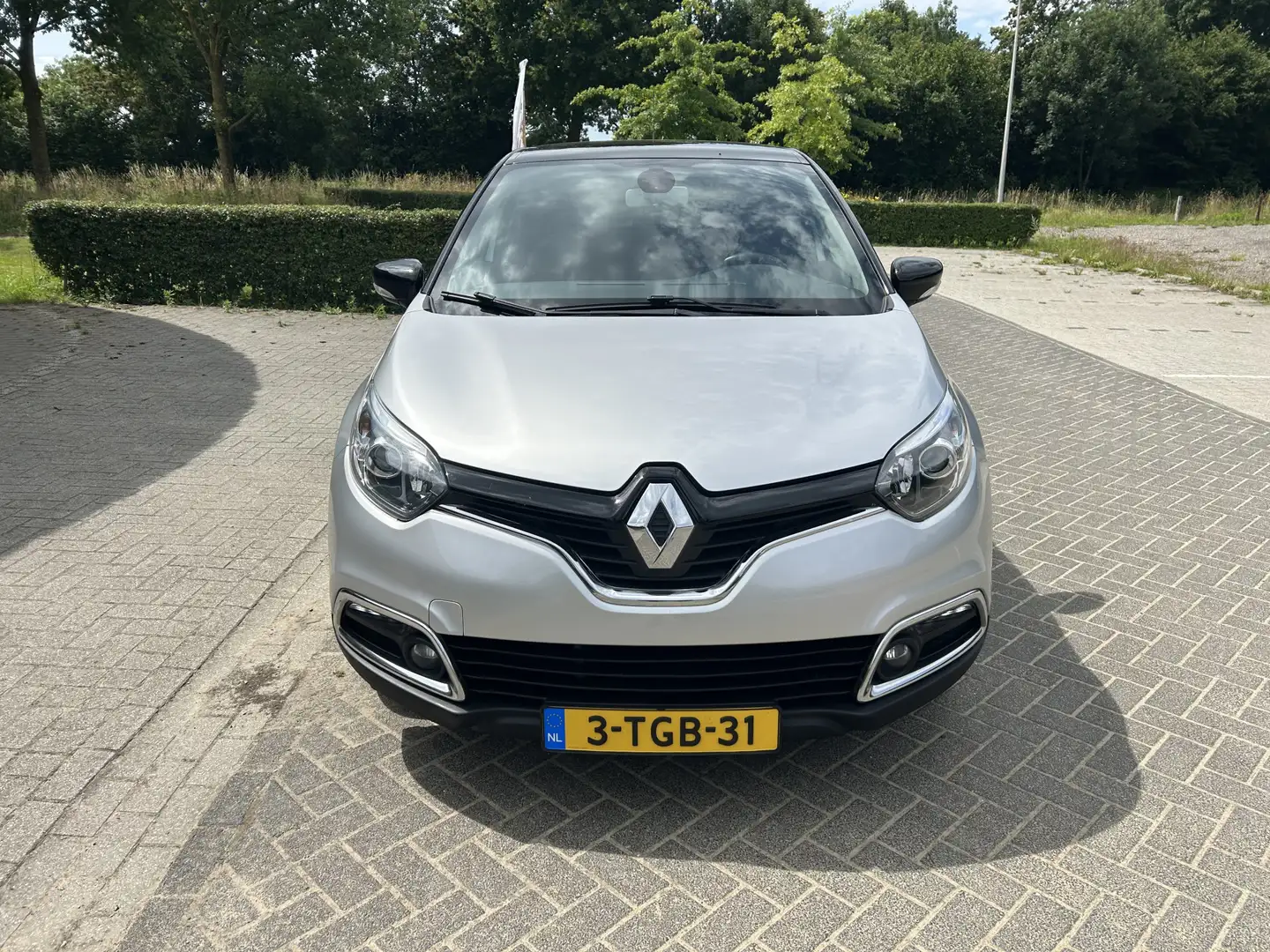 Renault Captur 1.2 TCe Dynamique Pdc Trekhaak Clima Navi Camera k Grijs - 2