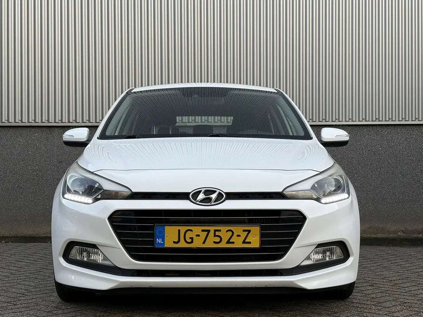 Hyundai i20 1.0 T-GDI Blue 100PK Comfort | Trekhaak | Navigati Wit - 2