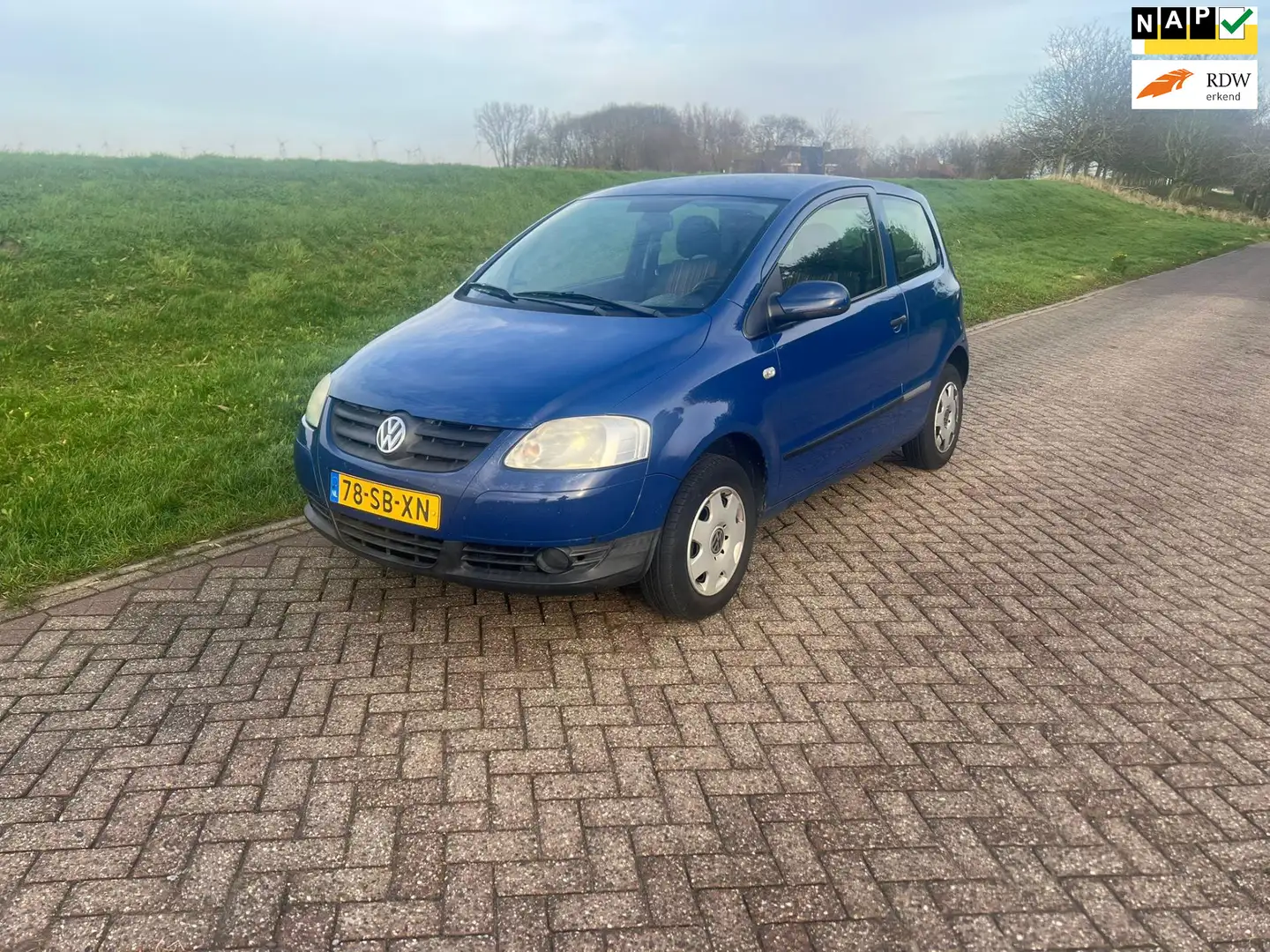 Volkswagen Fox 1.2 Trendline Albastru - 1
