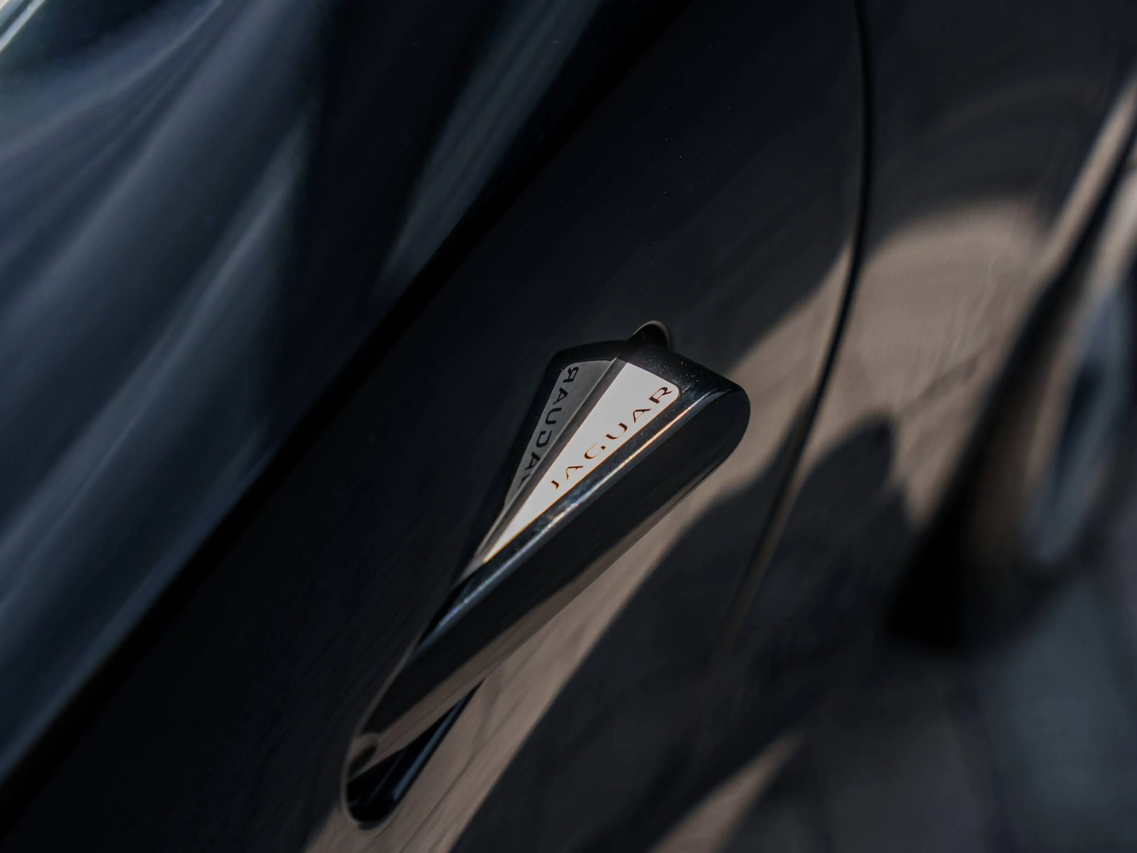 Jaguar F-Type Coupe 2.0 P300 - Panoramadak - Meridian 600W - CarPlay - Camera - Blind Spot - LED Premium - Leder — photo 12