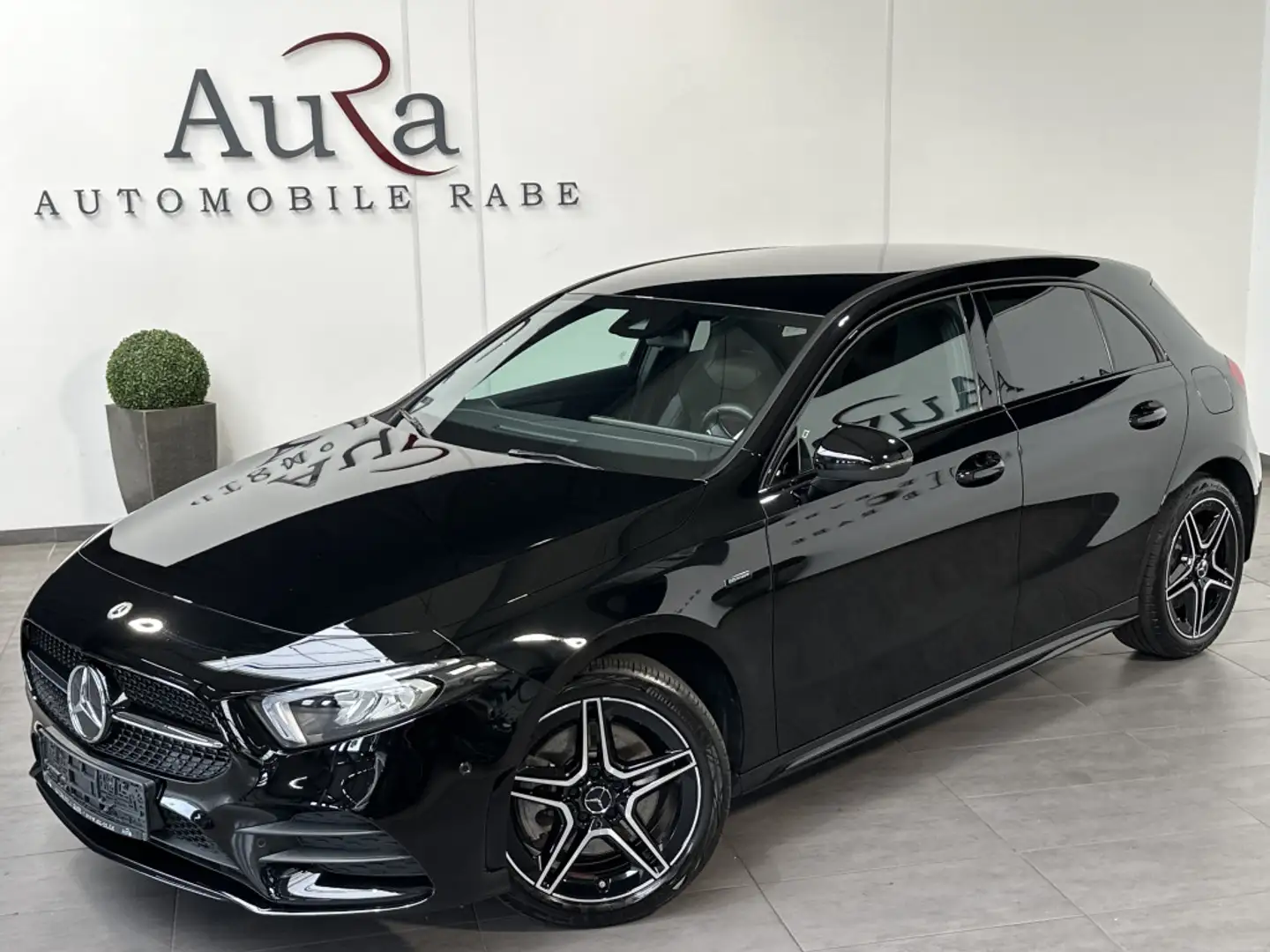 Mercedes-Benz A 250 AMG-Line NAV+LED+CARPLAY+DAB+SHZ+AMBIENTE crna - 2