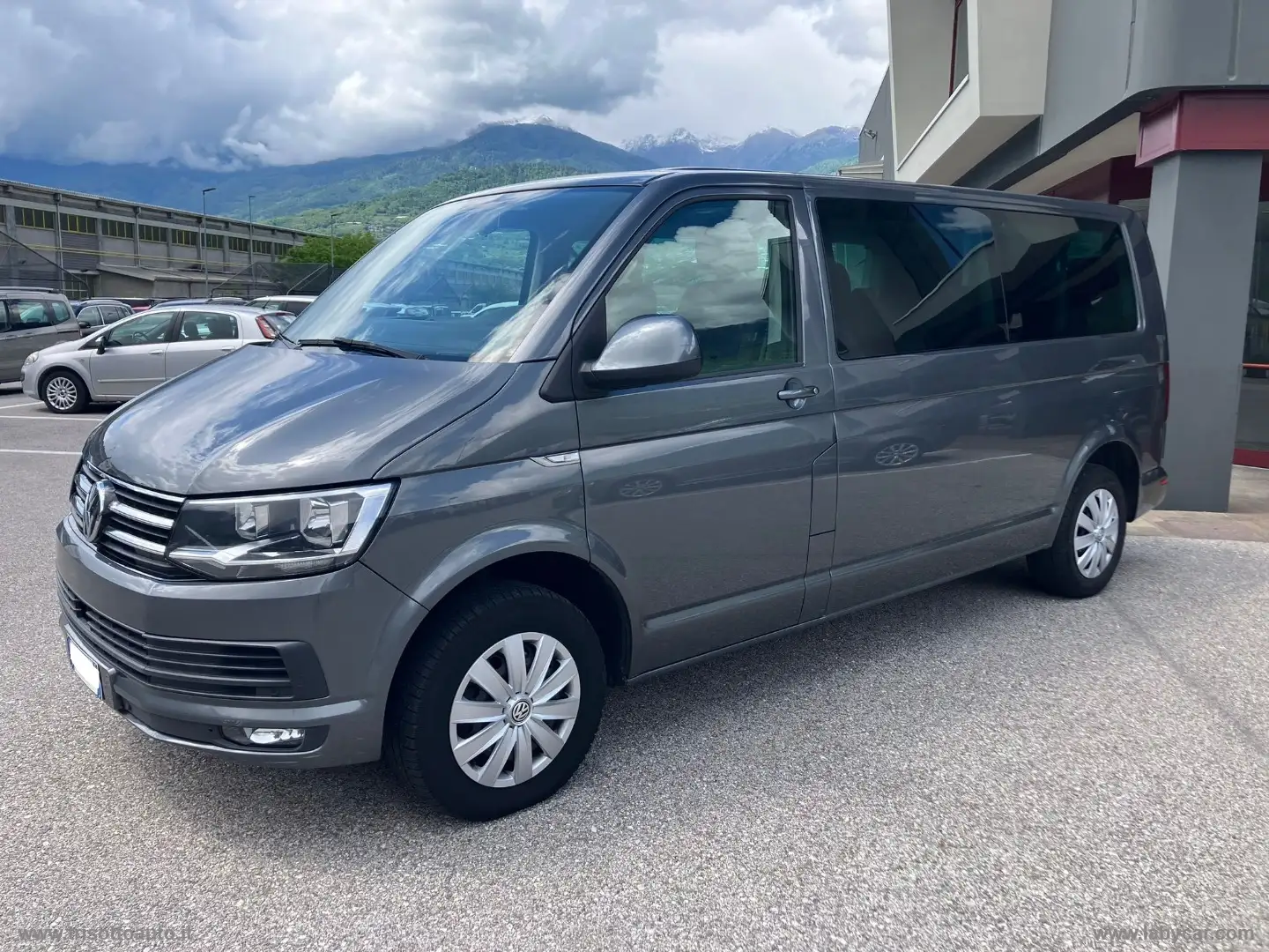Volkswagen T6 Caravelle 2.0TDI 150 DSG 9 POSTI PL Comfortline Сірий - 2