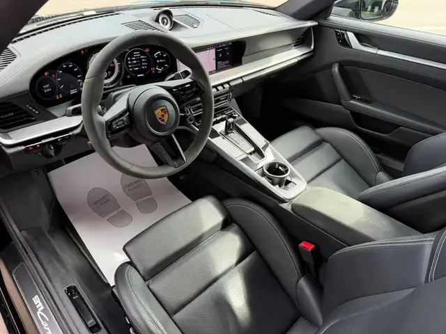 Porsche 911 view 9