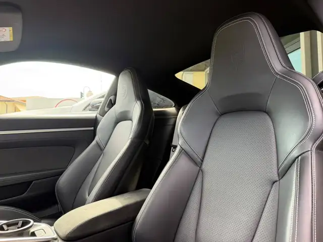 Porsche 911 view 14