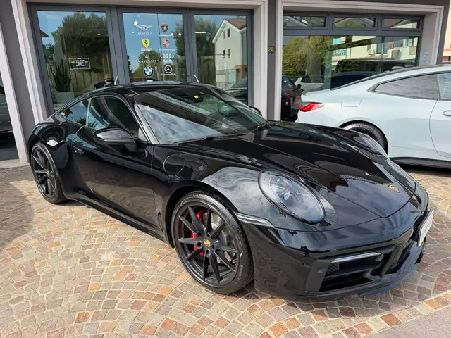Porsche 911 view 3