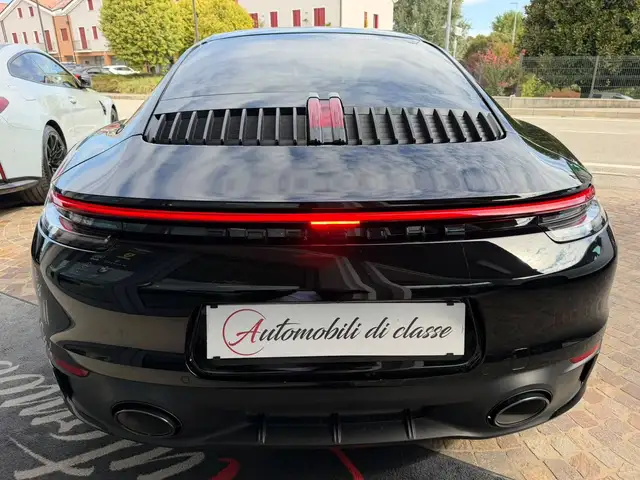 Porsche 911 view 6