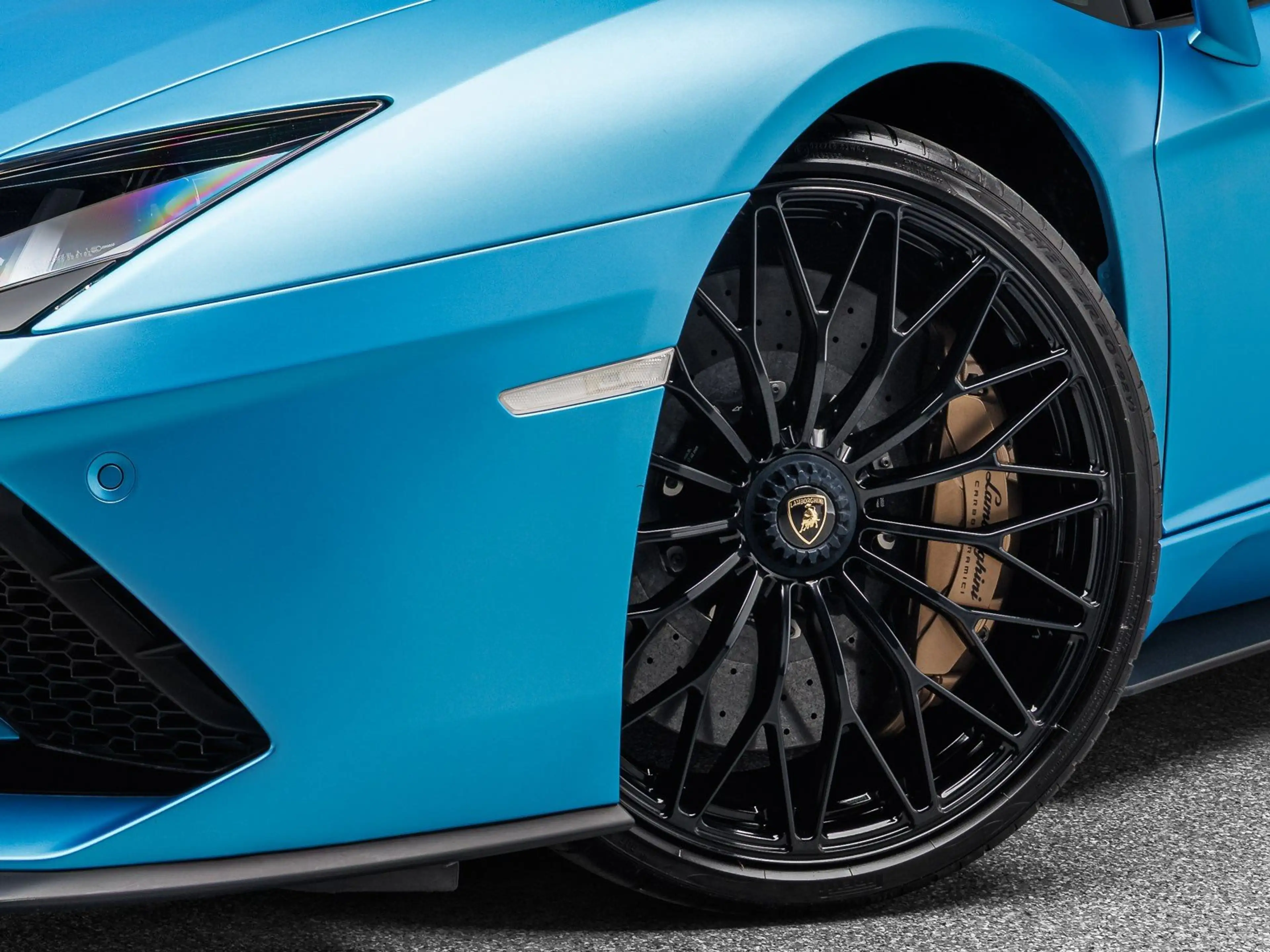 Lamborghini Aventador S Coupe — photo 15