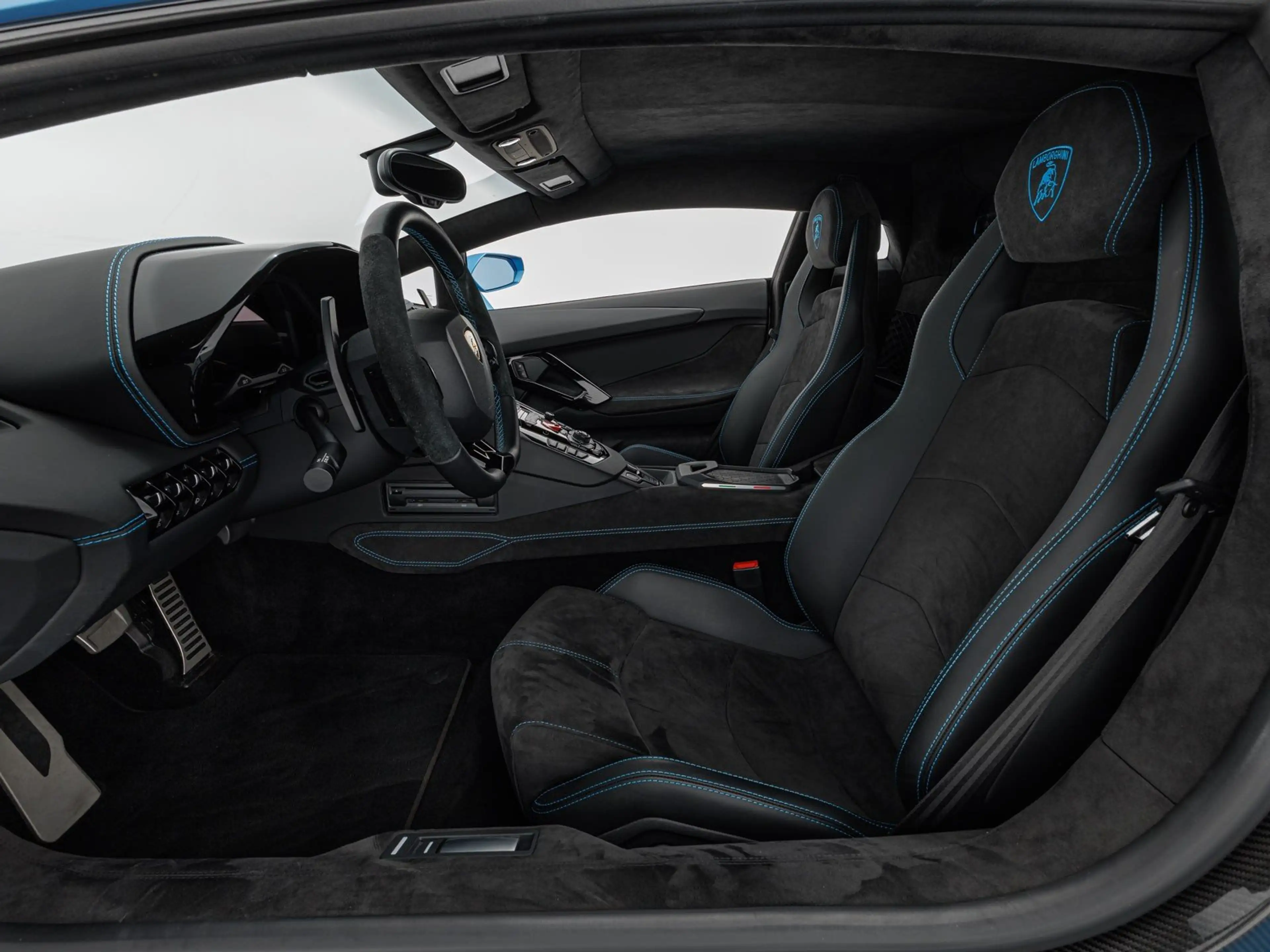 Lamborghini Aventador S Coupe — photo 5