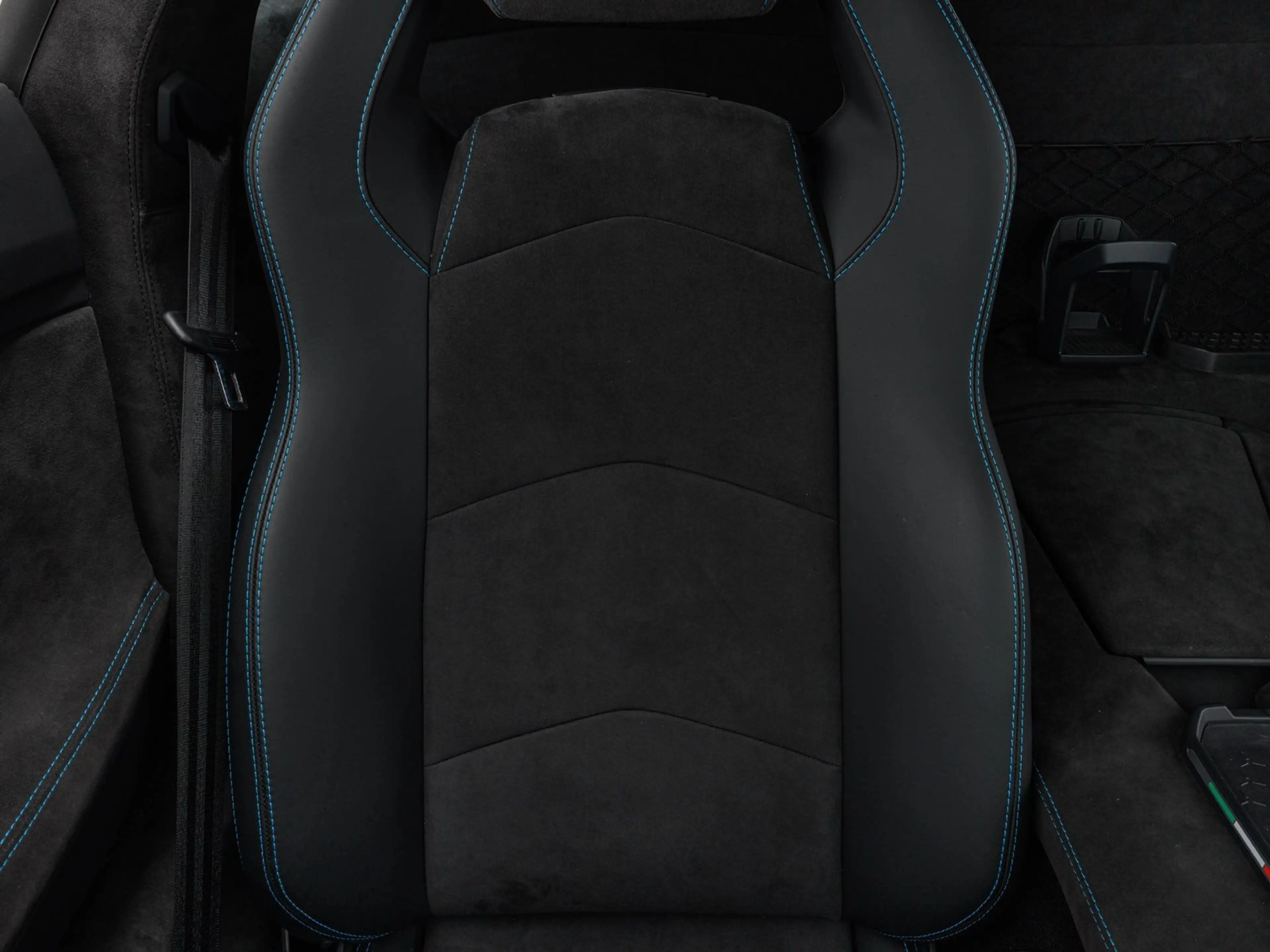 Lamborghini Aventador S Coupe — photo 13