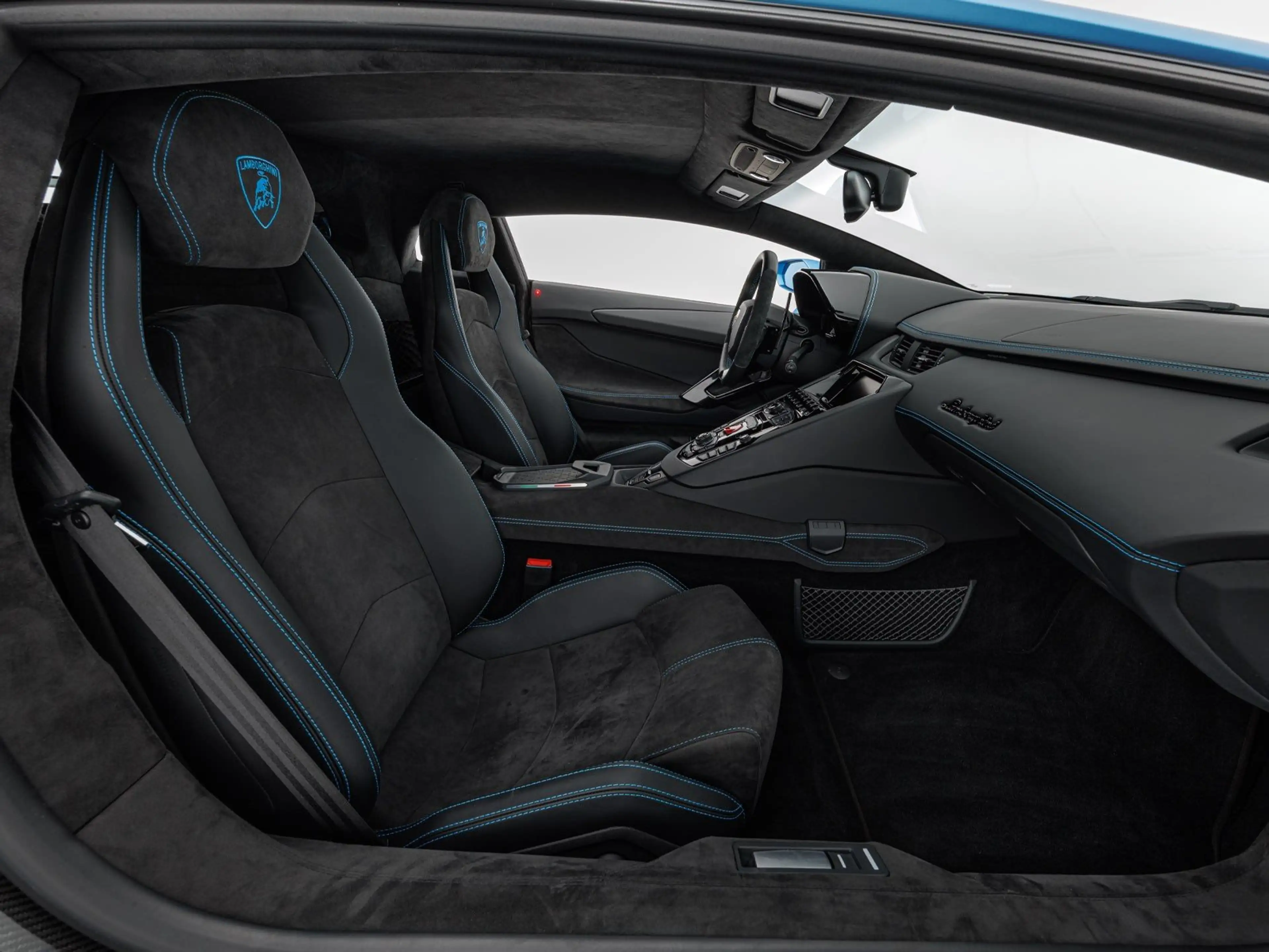 Lamborghini Aventador S Coupe — photo 10