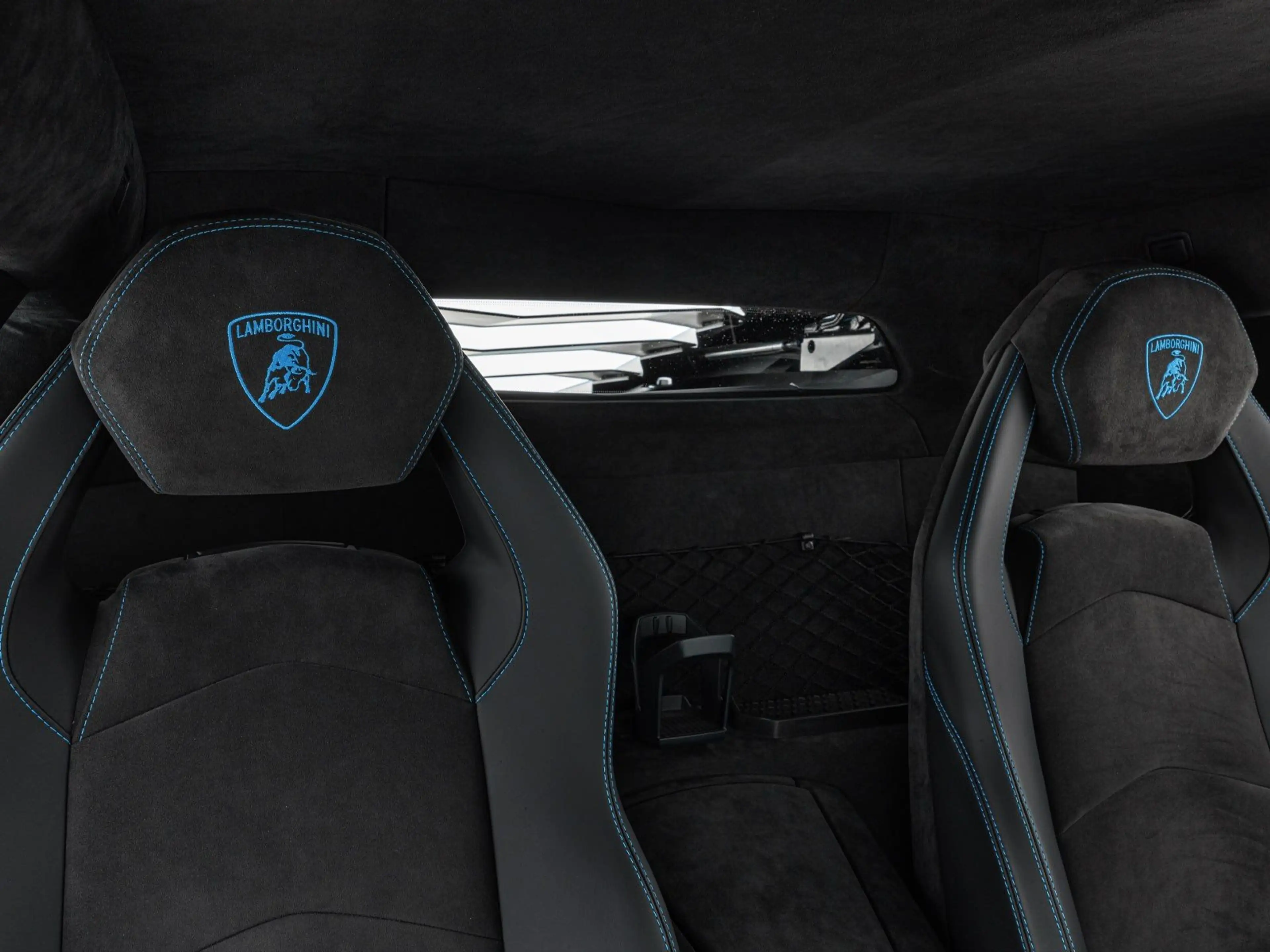 Lamborghini Aventador S Coupe — photo 12