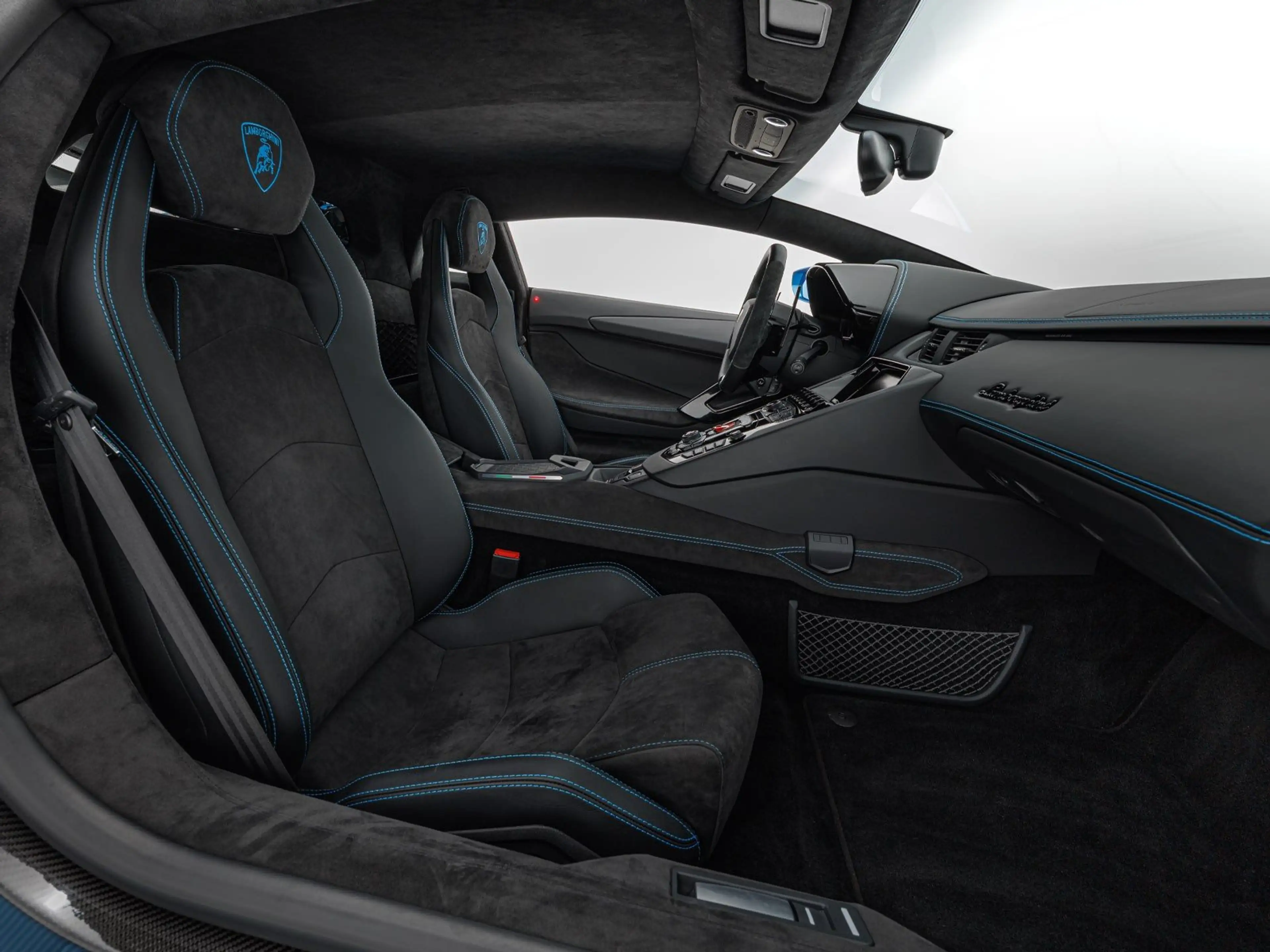 Lamborghini Aventador S Coupe — photo 11