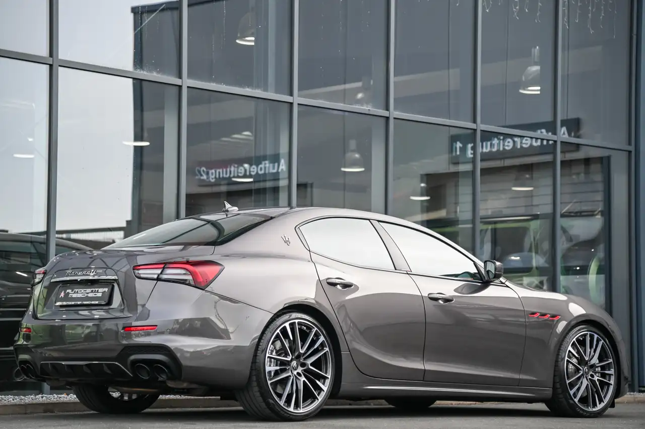 Maserati Ghibli 2021 — фото 35