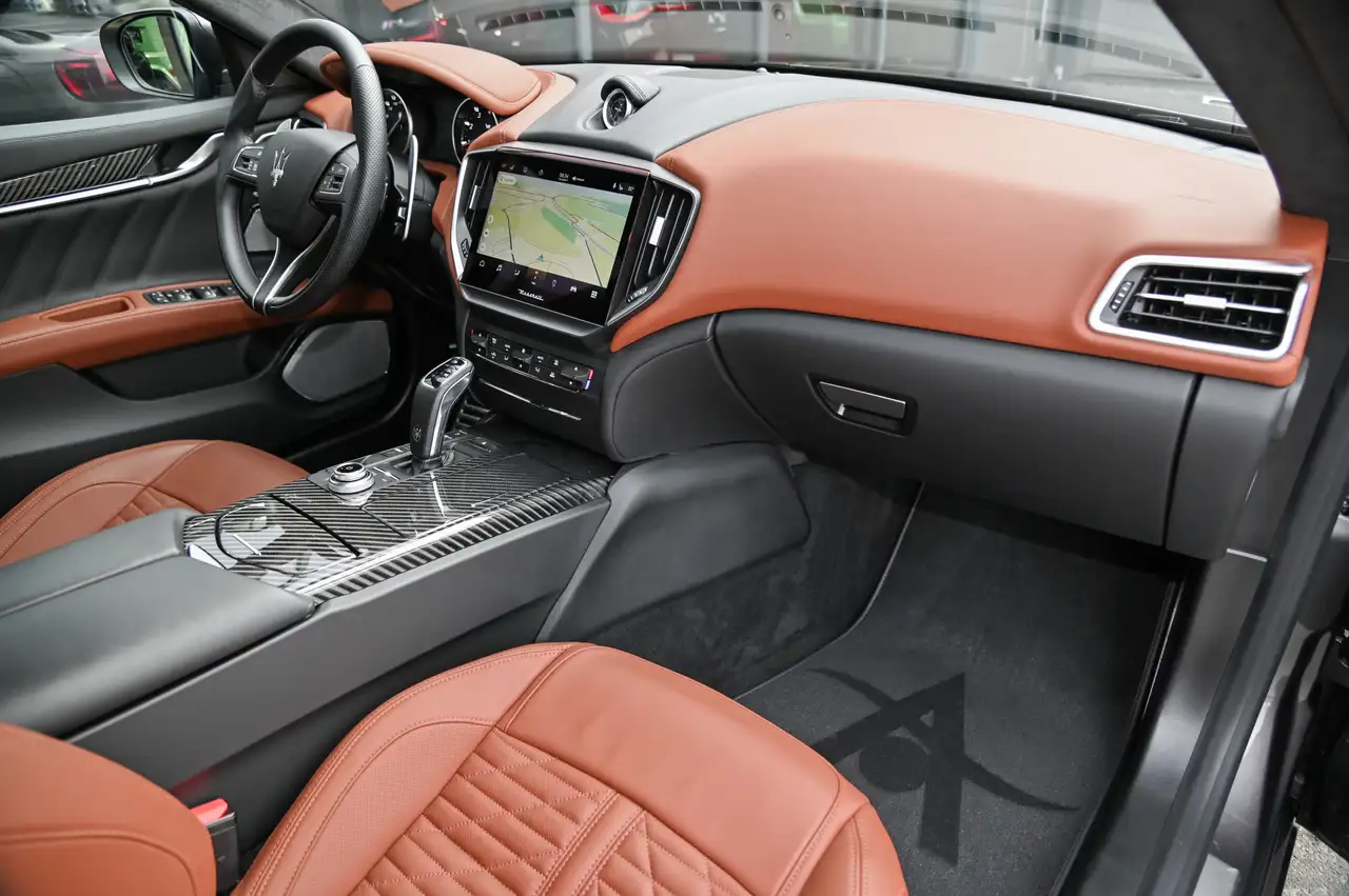 Maserati Ghibli 2021 — фото 11
