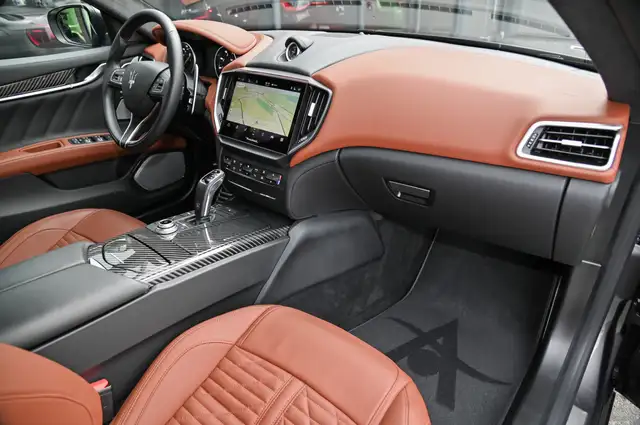 Maserati Ghibli view 11