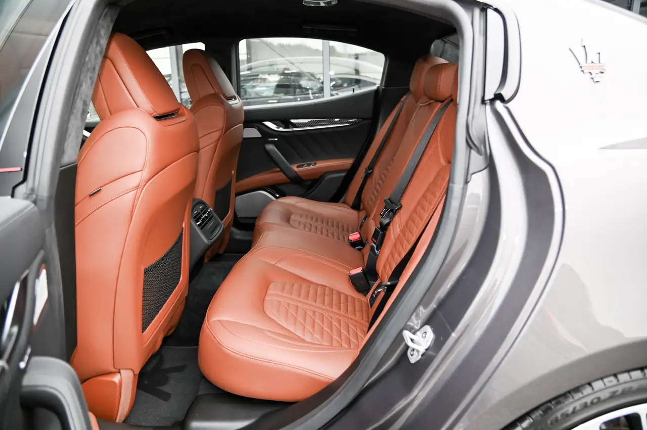 Maserati Ghibli 2021 — фото 16
