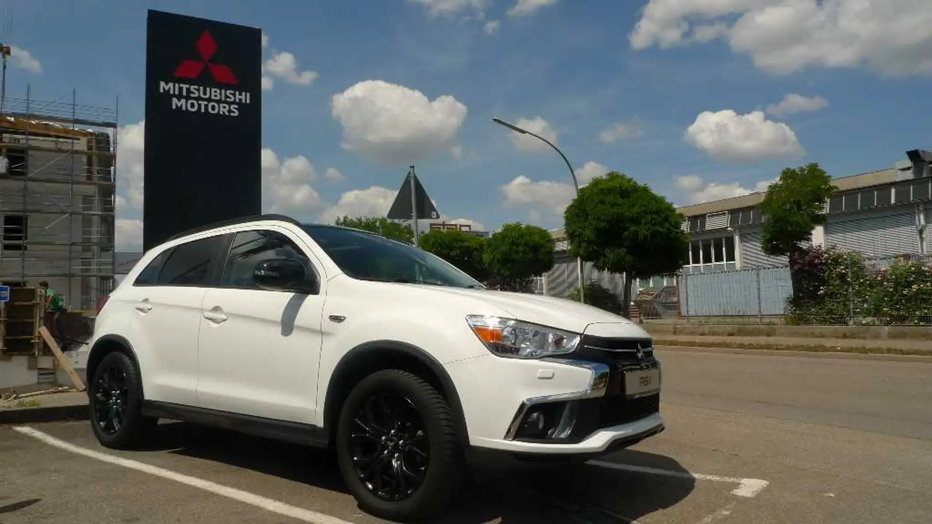 Mitsubishi ASX Edition+ mit Black-Paket 1.6 2WD 5-Gang Weiß - 1