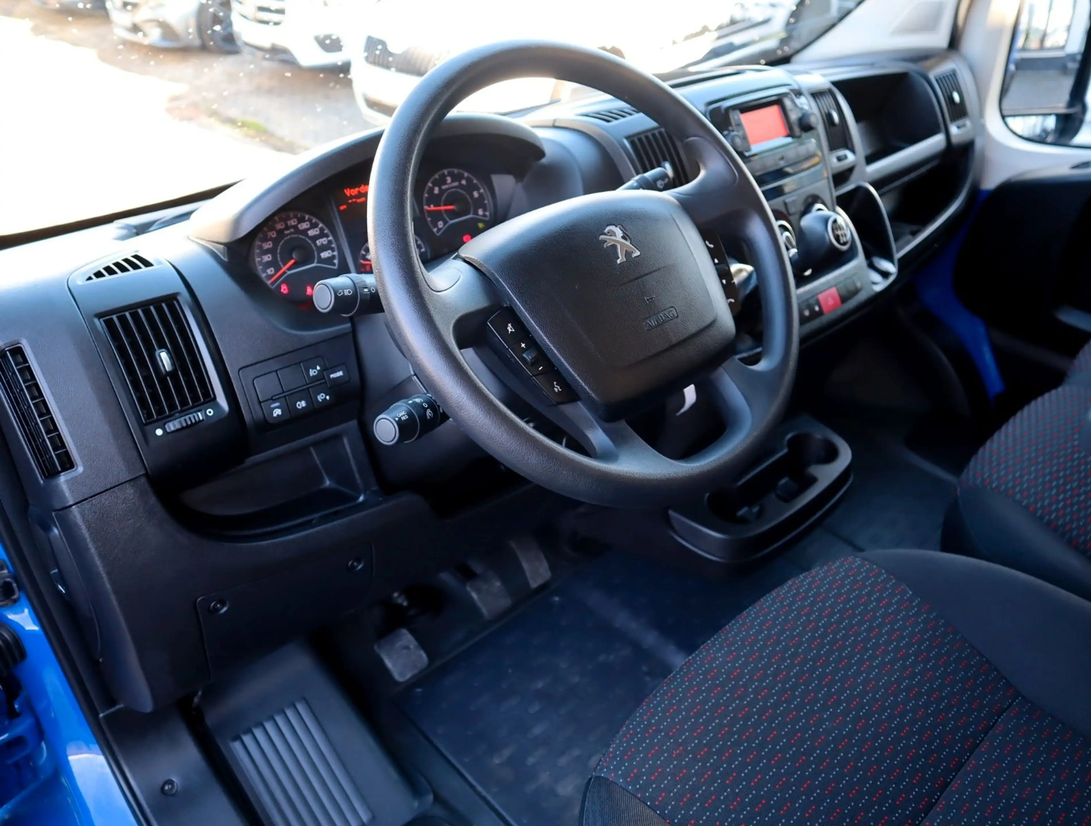 Peugeot Boxer Kasten 333 L2H2 BlueHDi 140 /Tempomat /PDC — photo 13
