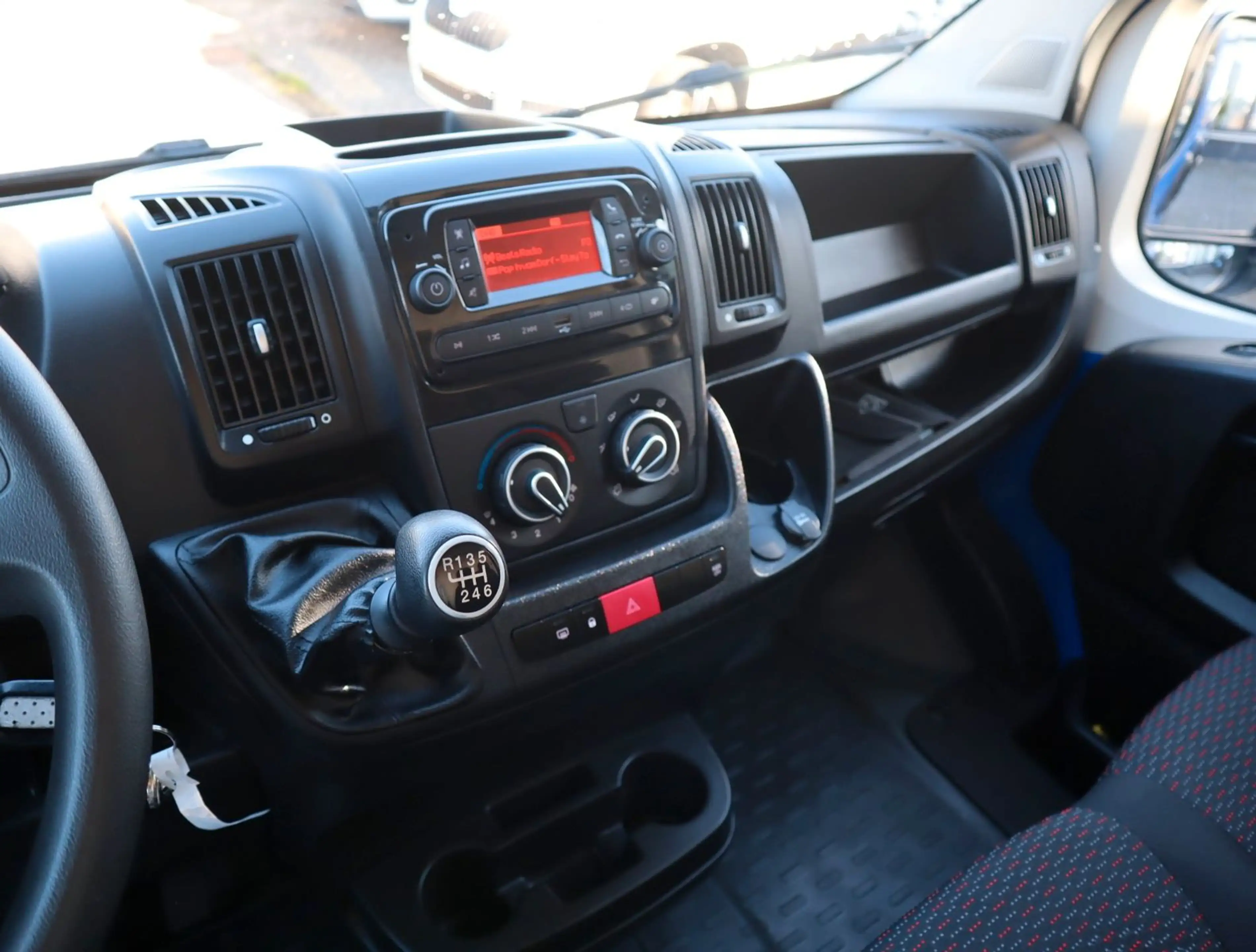Peugeot Boxer Kasten 333 L2H2 BlueHDi 140 /Tempomat /PDC — photo 3