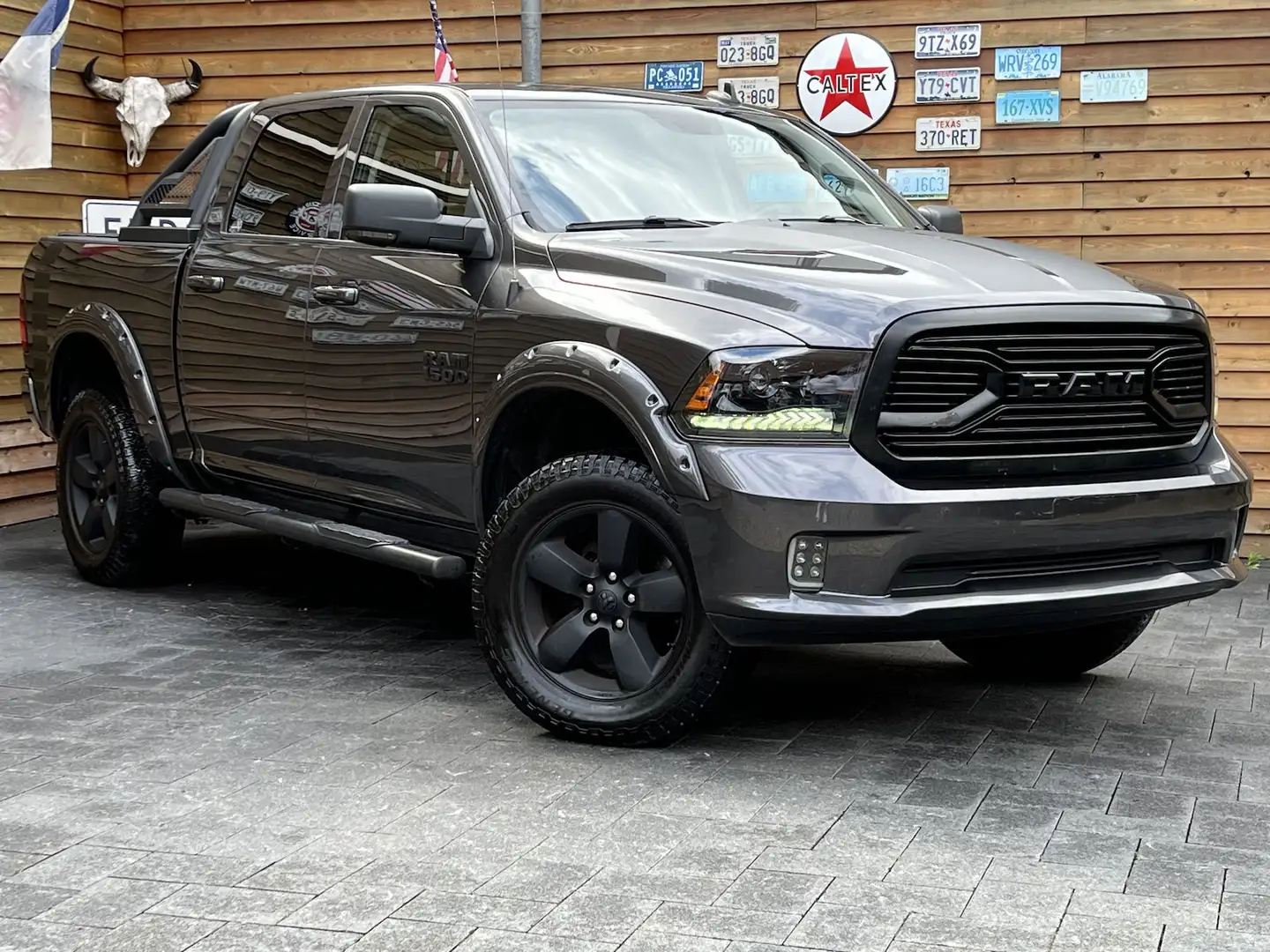 Dodge RAM 1500 5,7 V8 OFFROAD 4x4 Prins Leder AHK LPG Grau - 2