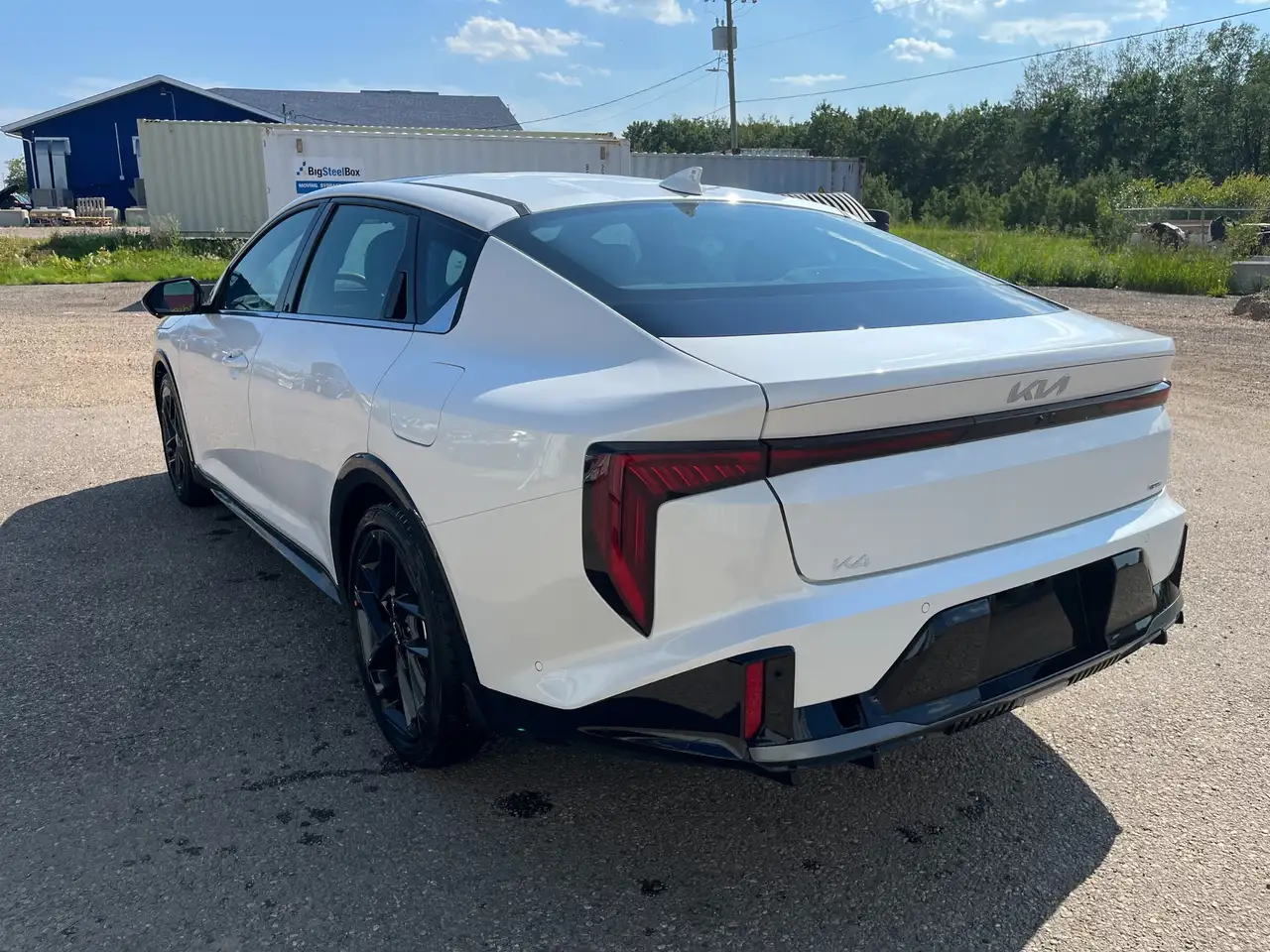 Kia K4 снимка Kia K4