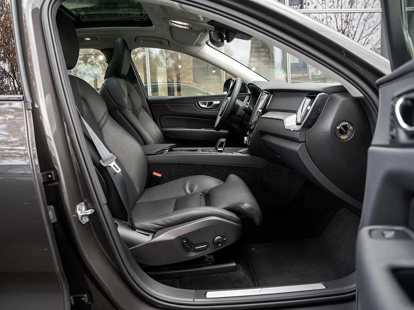 Volvo XC60 T6 AWD Plus Dark Gris - 2