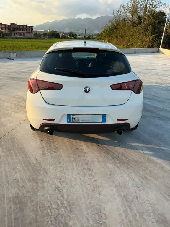 Alfa Romeo Giulietta 2011 из Европы — купить под ключ